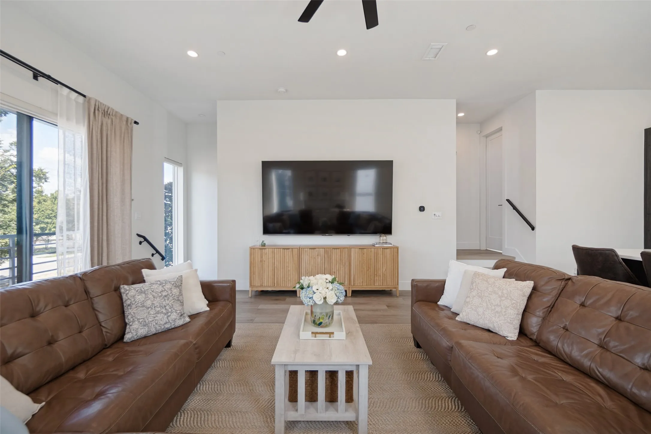 Condominium For Sale in Dallas County , 1865 Summit Avenue 105, Dallas, Texas 75206, 2 Bedroom, 3 Bathroom, 2 Garage spaces, 1,524 Sqft, built in 2019, mls#21395209, Real Estate Agent in Dallas, Homes For Sale in Dallas county, Homes For Sale in Dallas, Realtor in Dallas Texas, Real Estate Brokerage Independent Realty Texas, Luminita Cordes Realtor