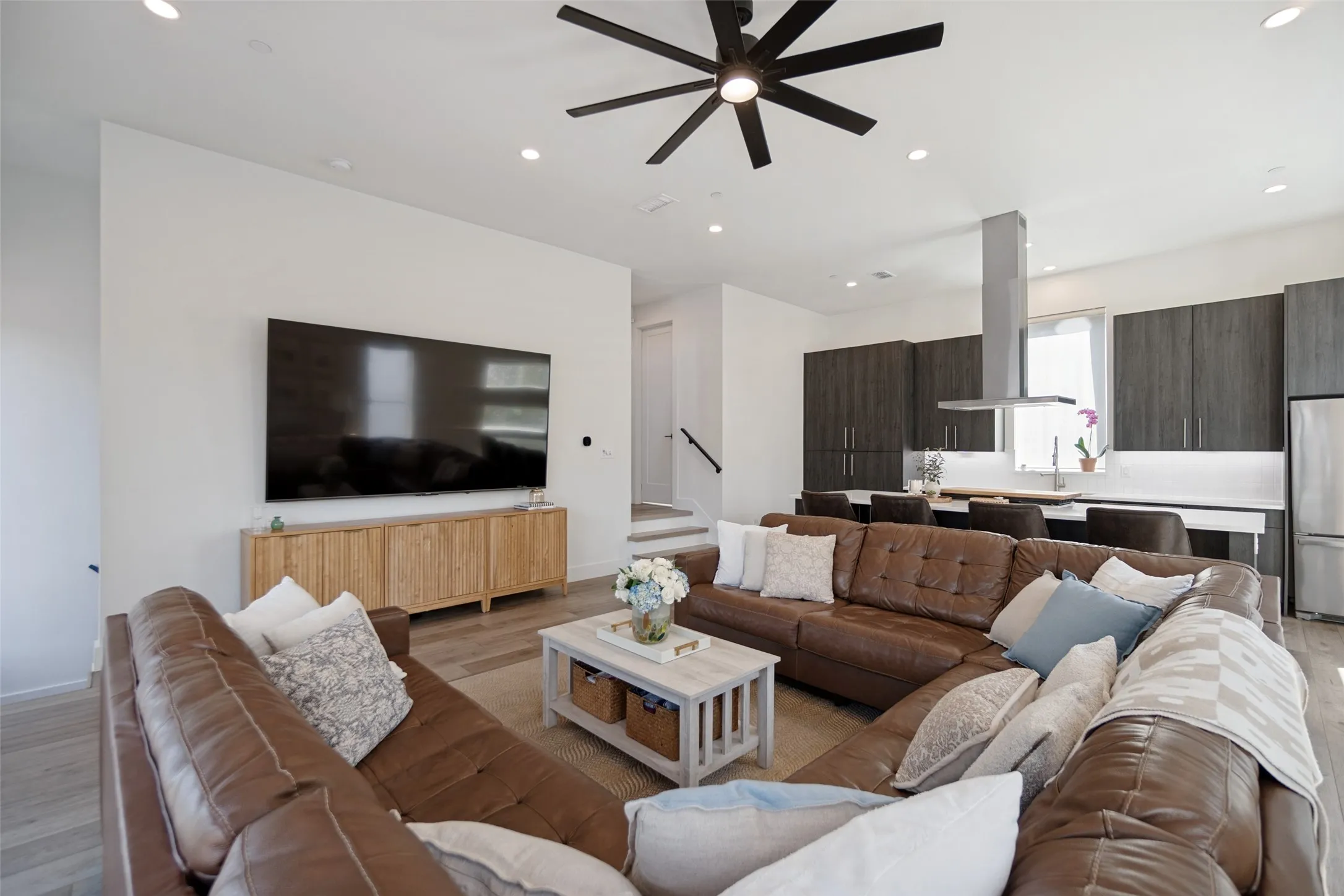 Condominium For Sale in Dallas County , 1865 Summit Avenue 105, Dallas, Texas 75206, 2 Bedroom, 3 Bathroom, 2 Garage spaces, 1,524 Sqft, built in 2019, mls#21395209, Real Estate Agent in Dallas, Homes For Sale in Dallas county, Homes For Sale in Dallas, Realtor in Dallas Texas, Real Estate Brokerage Independent Realty Texas, Luminita Cordes Realtor