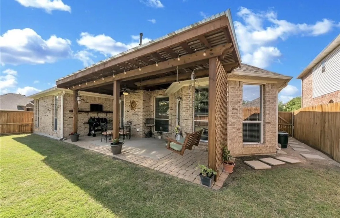 Single Family Residence For Sale in Tarrant County , 7100 Old Santa Fe Trail, Fort Worth, Texas 76131, 4 Bedroom, 3 Bathroom, 2 Garage spaces, 2,590 Sqft, built in 2006, mls#21395275, Real Estate Agent in Fort Worth, Homes For Sale in Tarrant county, Homes For Sale in Fort Worth, Realtor in Fort Worth Texas, Real Estate Brokerage Independent Realty Texas, Luminita Cordes Realtor