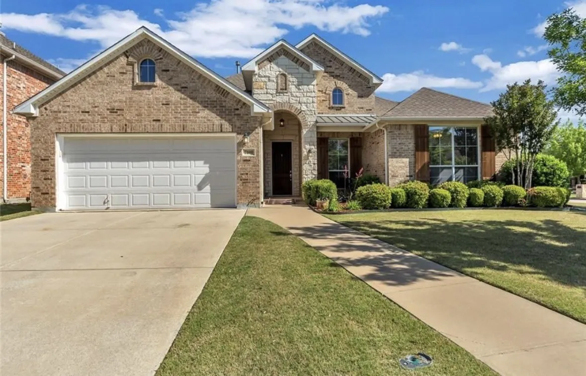 Single Family Residence For Sale in Tarrant County , 7100 Old Santa Fe Trail, Fort Worth, Texas 76131, 4 Bedroom, 3 Bathroom, 2 Garage spaces, 2,590 Sqft, built in 2006, mls#21395275, Real Estate Agent in Fort Worth, Homes For Sale in Tarrant county, Homes For Sale in Fort Worth, Realtor in Fort Worth Texas, Real Estate Brokerage Independent Realty Texas, Luminita Cordes Realtor