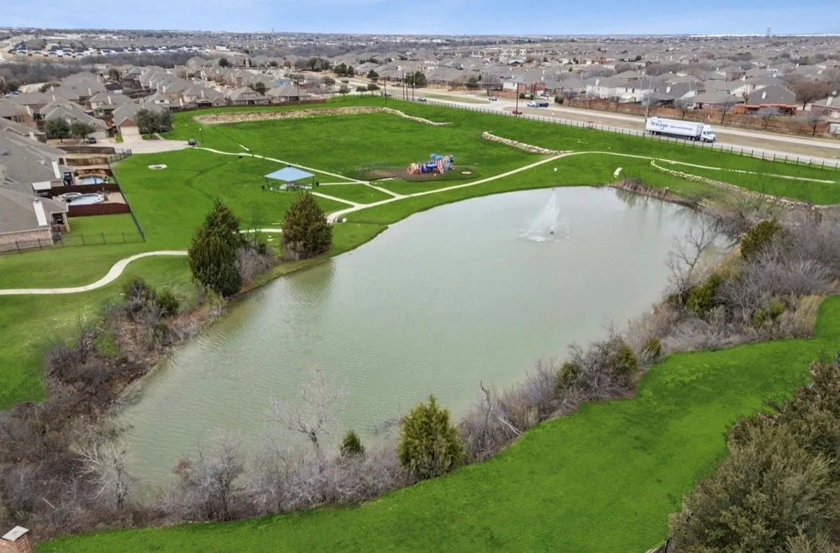 Single Family Residence For Sale in Tarrant County , 7100 Old Santa Fe Trail, Fort Worth, Texas 76131, 4 Bedroom, 3 Bathroom, 2 Garage spaces, 2,590 Sqft, built in 2006, mls#21395275, Real Estate Agent in Fort Worth, Homes For Sale in Tarrant county, Homes For Sale in Fort Worth, Realtor in Fort Worth Texas, Real Estate Brokerage Independent Realty Texas, Luminita Cordes Realtor