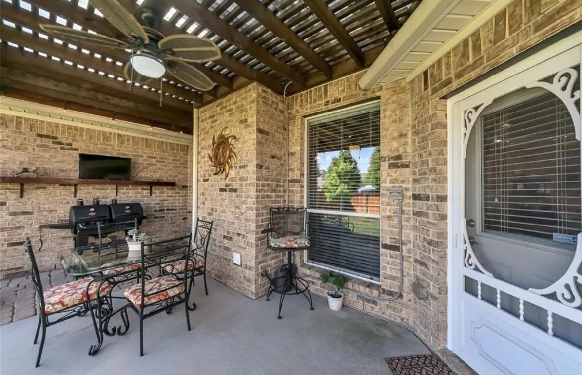 Single Family Residence For Sale in Tarrant County , 7100 Old Santa Fe Trail, Fort Worth, Texas 76131, 4 Bedroom, 3 Bathroom, 2 Garage spaces, 2,590 Sqft, built in 2006, mls#21395275, Real Estate Agent in Fort Worth, Homes For Sale in Tarrant county, Homes For Sale in Fort Worth, Realtor in Fort Worth Texas, Real Estate Brokerage Independent Realty Texas, Luminita Cordes Realtor