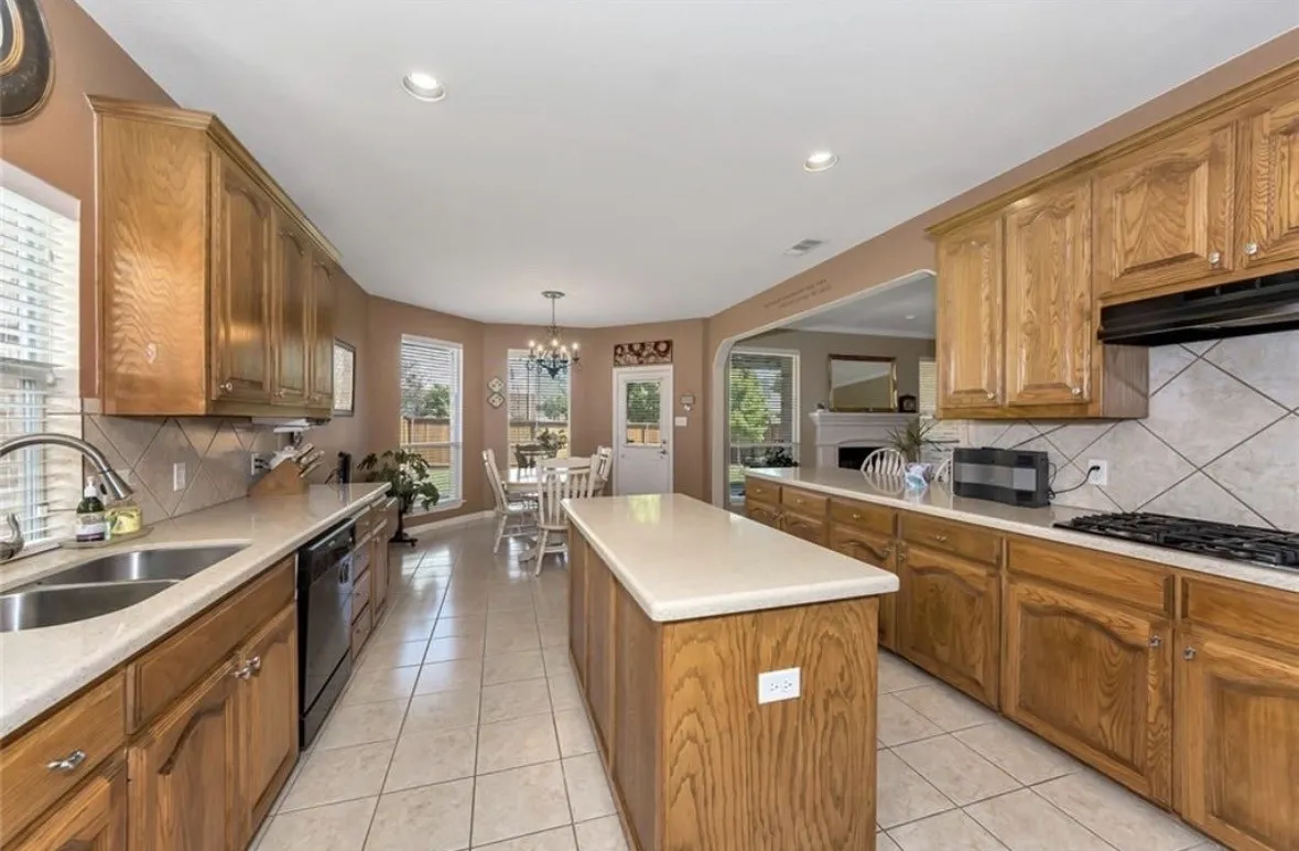 Single Family Residence For Sale in Tarrant County , 7100 Old Santa Fe Trail, Fort Worth, Texas 76131, 4 Bedroom, 3 Bathroom, 2 Garage spaces, 2,590 Sqft, built in 2006, mls#21395275, Real Estate Agent in Fort Worth, Homes For Sale in Tarrant county, Homes For Sale in Fort Worth, Realtor in Fort Worth Texas, Real Estate Brokerage Independent Realty Texas, Luminita Cordes Realtor