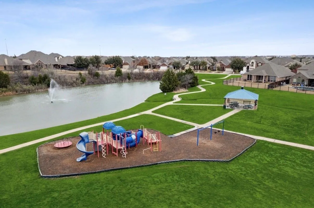 Single Family Residence For Sale in Tarrant County , 7100 Old Santa Fe Trail, Fort Worth, Texas 76131, 4 Bedroom, 3 Bathroom, 2 Garage spaces, 2,590 Sqft, built in 2006, mls#21395275, Real Estate Agent in Fort Worth, Homes For Sale in Tarrant county, Homes For Sale in Fort Worth, Realtor in Fort Worth Texas, Real Estate Brokerage Independent Realty Texas, Luminita Cordes Realtor