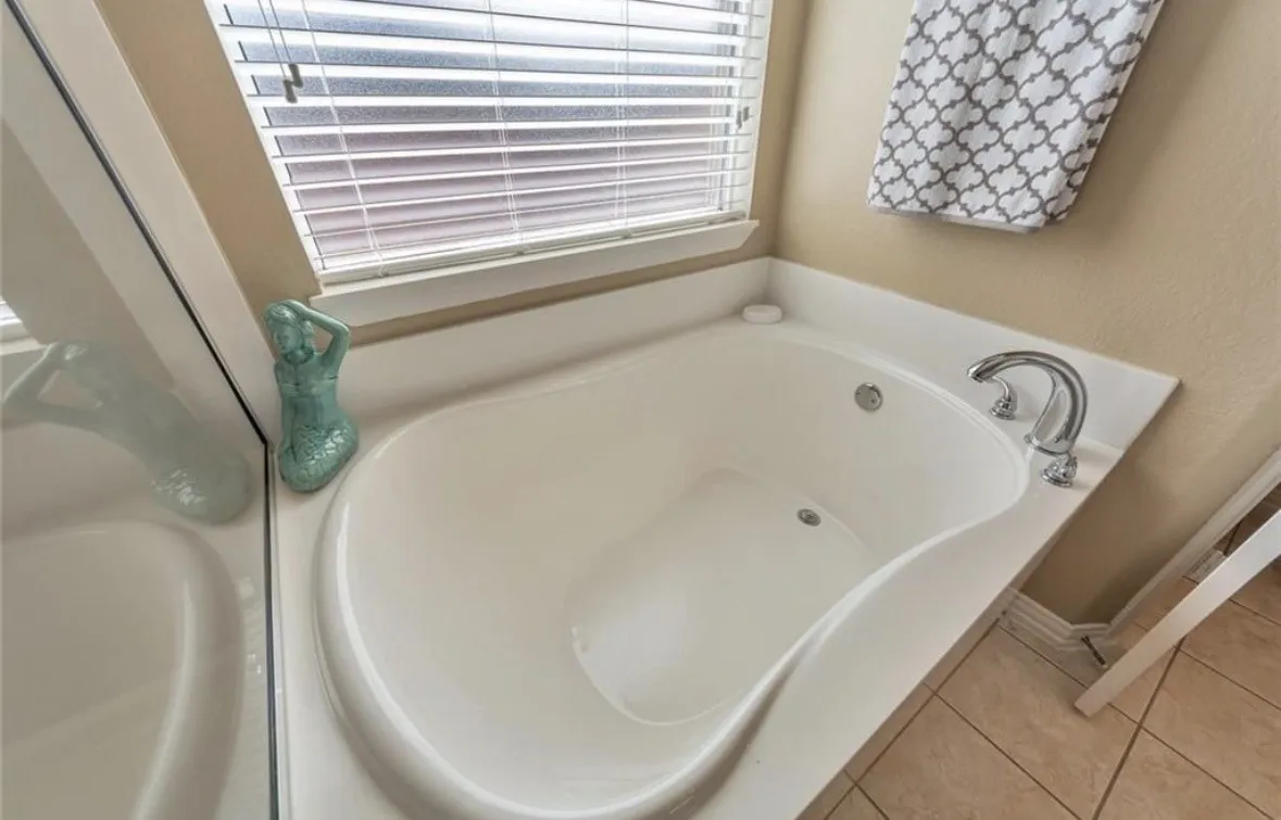 Single Family Residence For Sale in Tarrant County , 7100 Old Santa Fe Trail, Fort Worth, Texas 76131, 4 Bedroom, 3 Bathroom, 2 Garage spaces, 2,590 Sqft, built in 2006, mls#21395275, Real Estate Agent in Fort Worth, Homes For Sale in Tarrant county, Homes For Sale in Fort Worth, Realtor in Fort Worth Texas, Real Estate Brokerage Independent Realty Texas, Luminita Cordes Realtor