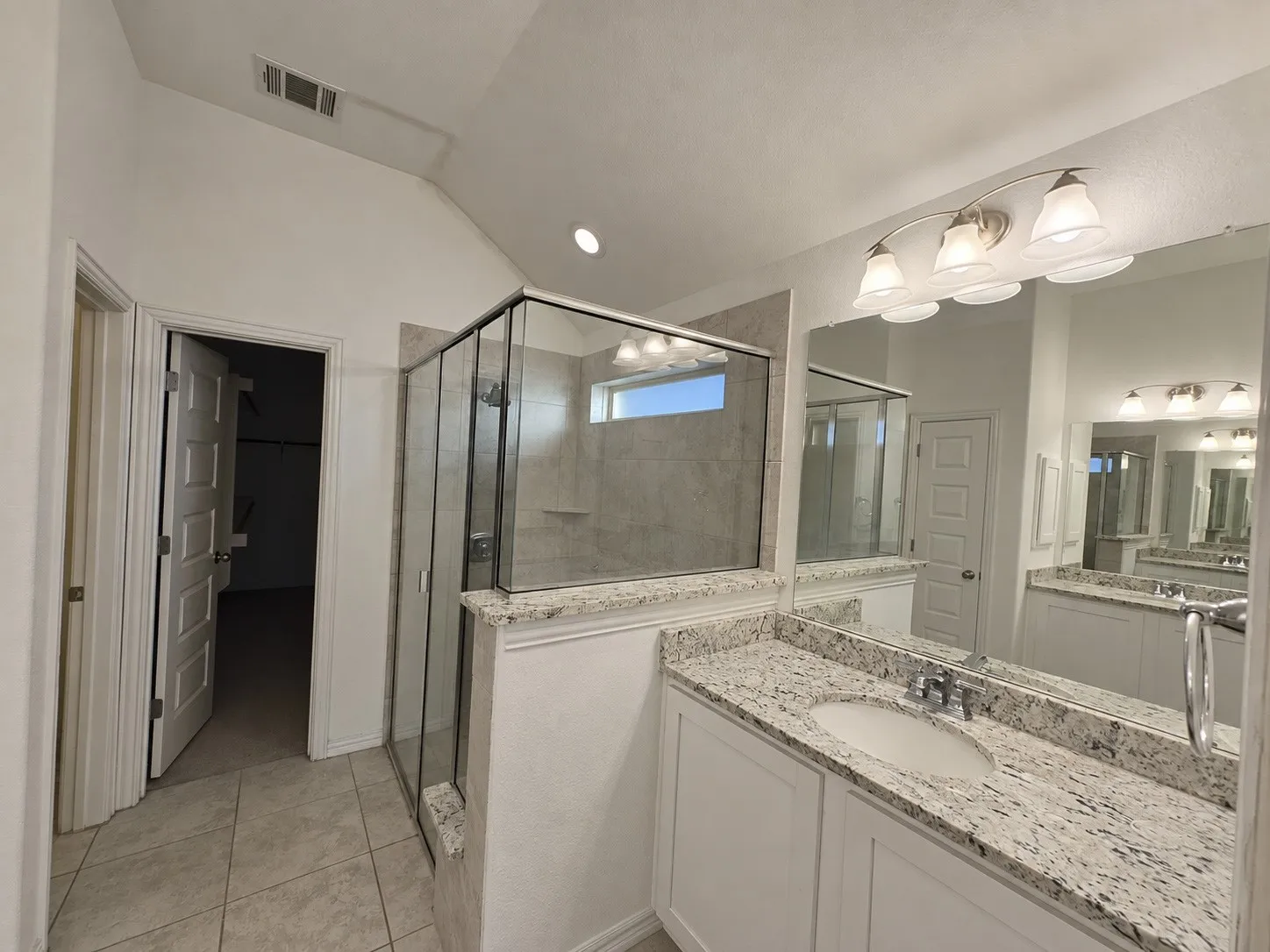 Single Family Residence For Rent in Tarrant County , 12720 Viewpoint Lane, Fort Worth, Texas 76028, 3 Bedroom, 2 Bathroom, 2 Garage spaces, 1,850 Sqft, built in 2018, mls#21395312, Real Estate Agent in Fort Worth, Homes For Rent in Tarrant county, Homes For Rent in Fort Worth, Realtor in Fort Worth Texas, Real Estate Brokerage Independent Realty Texas, Luminita Cordes Realtor