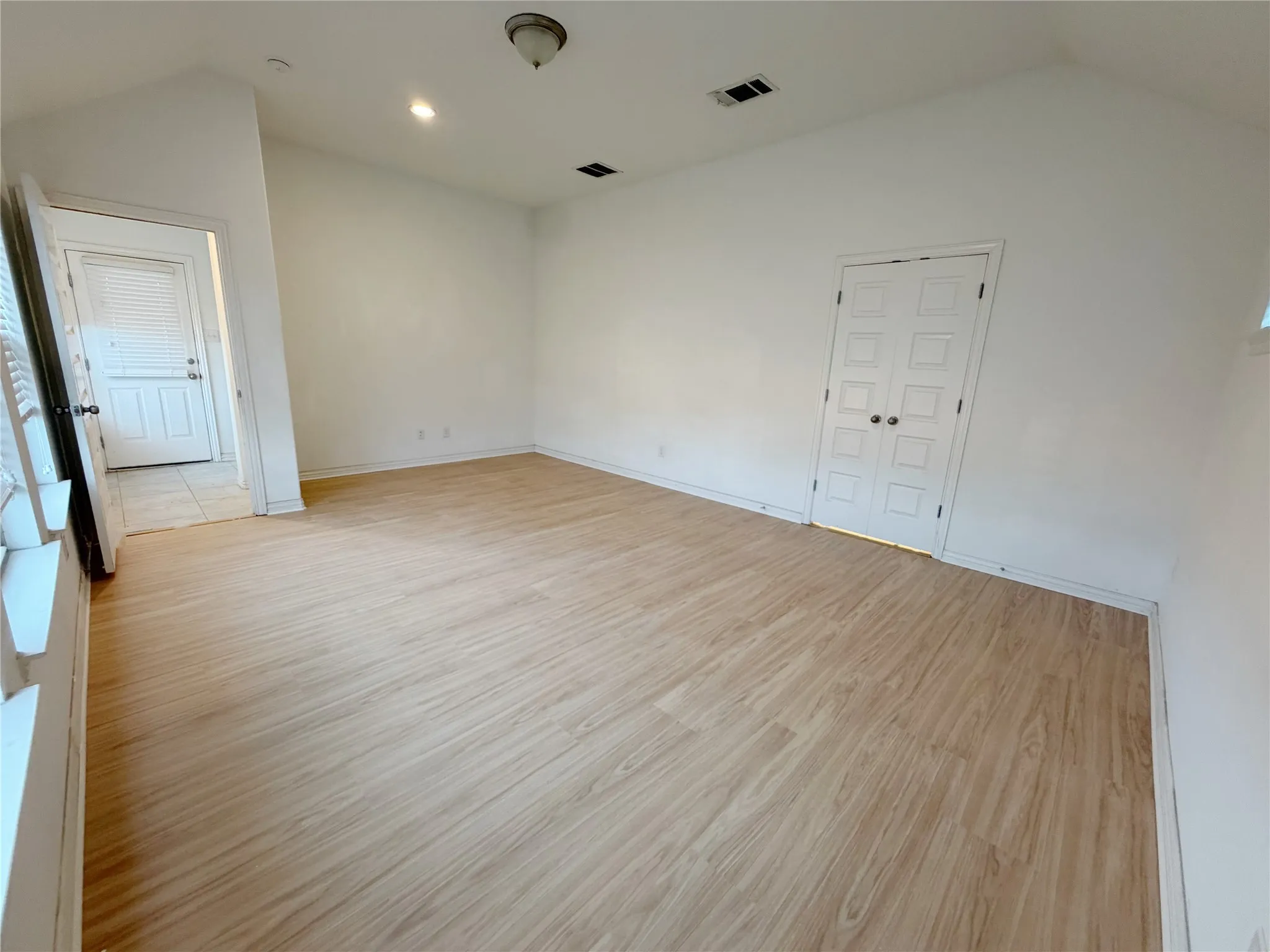 Single Family Residence For Rent in Tarrant County , 12720 Viewpoint Lane, Fort Worth, Texas 76028, 3 Bedroom, 2 Bathroom, 2 Garage spaces, 1,850 Sqft, built in 2018, mls#21395312, Real Estate Agent in Fort Worth, Homes For Rent in Tarrant county, Homes For Rent in Fort Worth, Realtor in Fort Worth Texas, Real Estate Brokerage Independent Realty Texas, Luminita Cordes Realtor