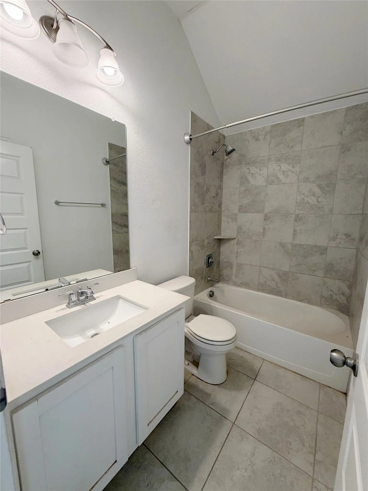 Single Family Residence For Rent in Tarrant County , 12720 Viewpoint Lane, Fort Worth, Texas 76028, 3 Bedroom, 2 Bathroom, 2 Garage spaces, 1,850 Sqft, built in 2018, mls#21395312, Real Estate Agent in Fort Worth, Homes For Rent in Tarrant county, Homes For Rent in Fort Worth, Realtor in Fort Worth Texas, Real Estate Brokerage Independent Realty Texas, Luminita Cordes Realtor