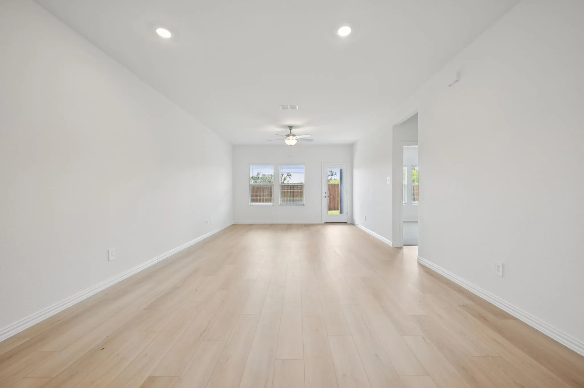  Photo is not of the actual home, but is an inspirational photo of builder’s model home and may depict options, furnishings, and/or decorator features that are not included.
