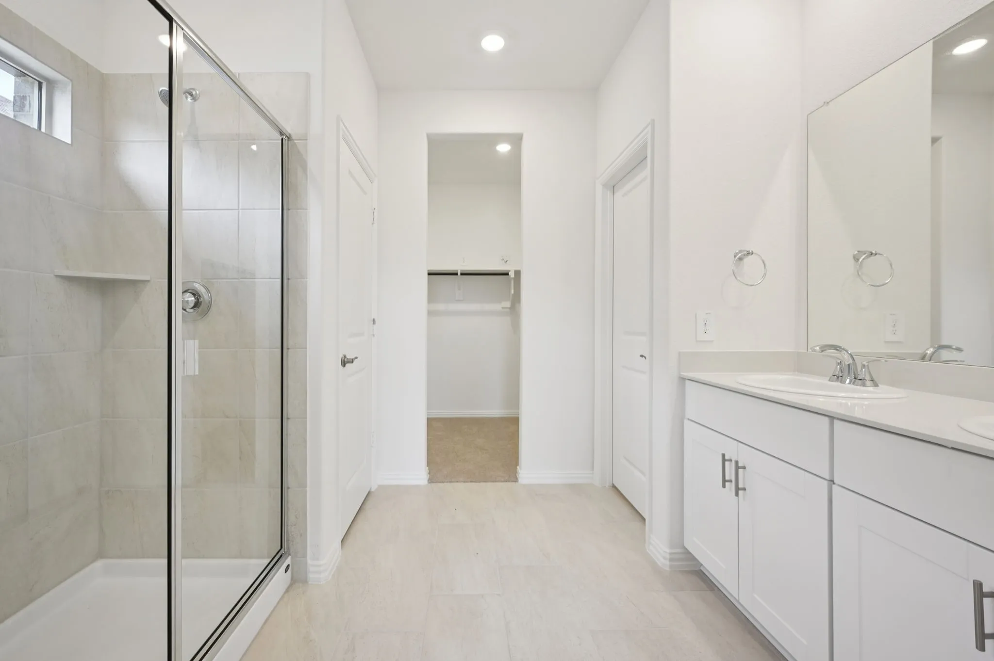  Photo is not of the actual home, but is an inspirational photo of builder’s model home and may depict options, furnishings, and/or decorator features that are not included.
