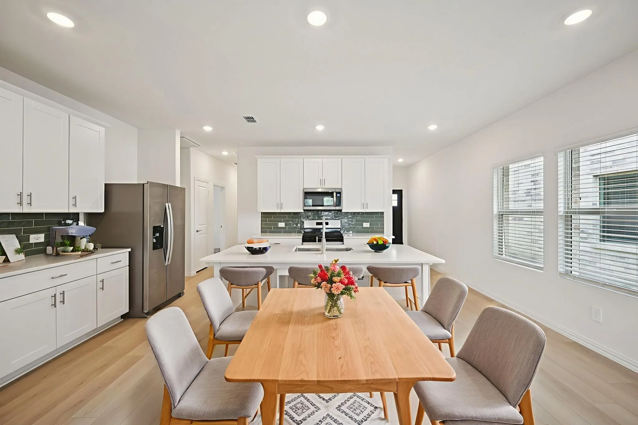  Photo is not of the actual home, but is an inspirational photo of builder’s model home and may depict options, furnishings, and/or decorator features that are not included.
