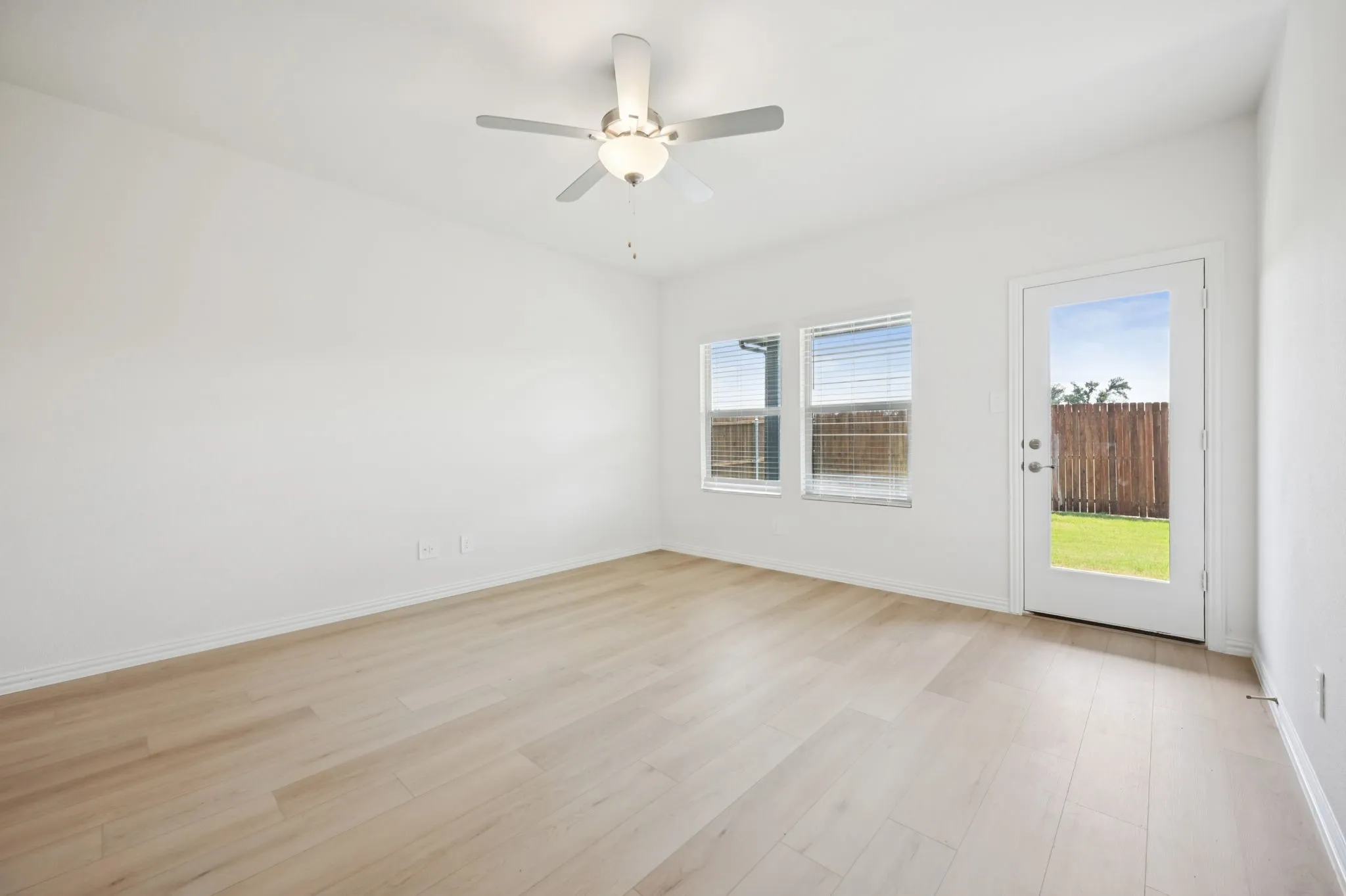  Photo is not of the actual home, but is an inspirational photo of builder’s model home and may depict options, furnishings, and/or decorator features that are not included.
