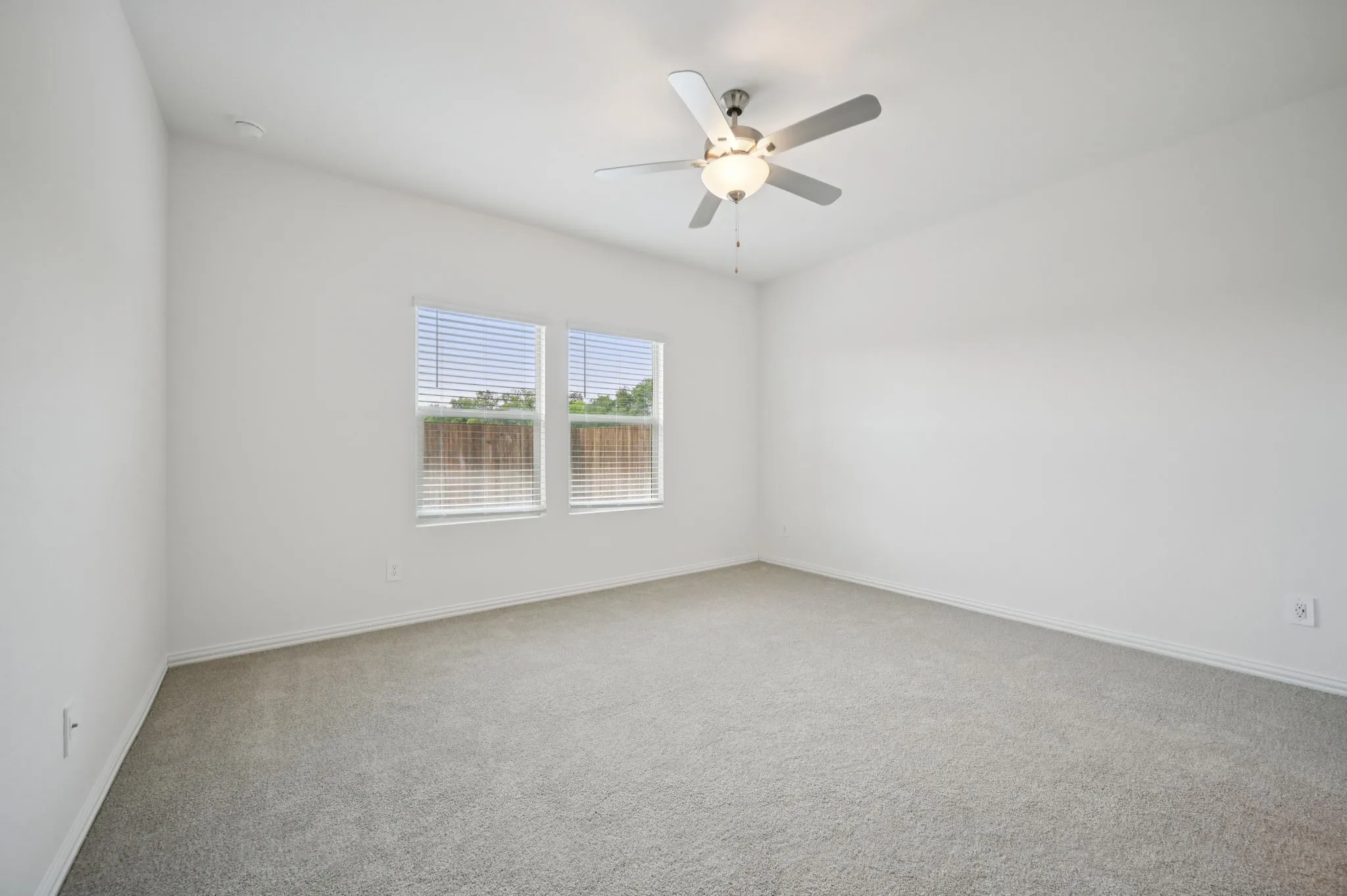  Photo is not of the actual home, but is an inspirational photo of builder’s model home and may depict options, furnishings, and/or decorator features that are not included.
