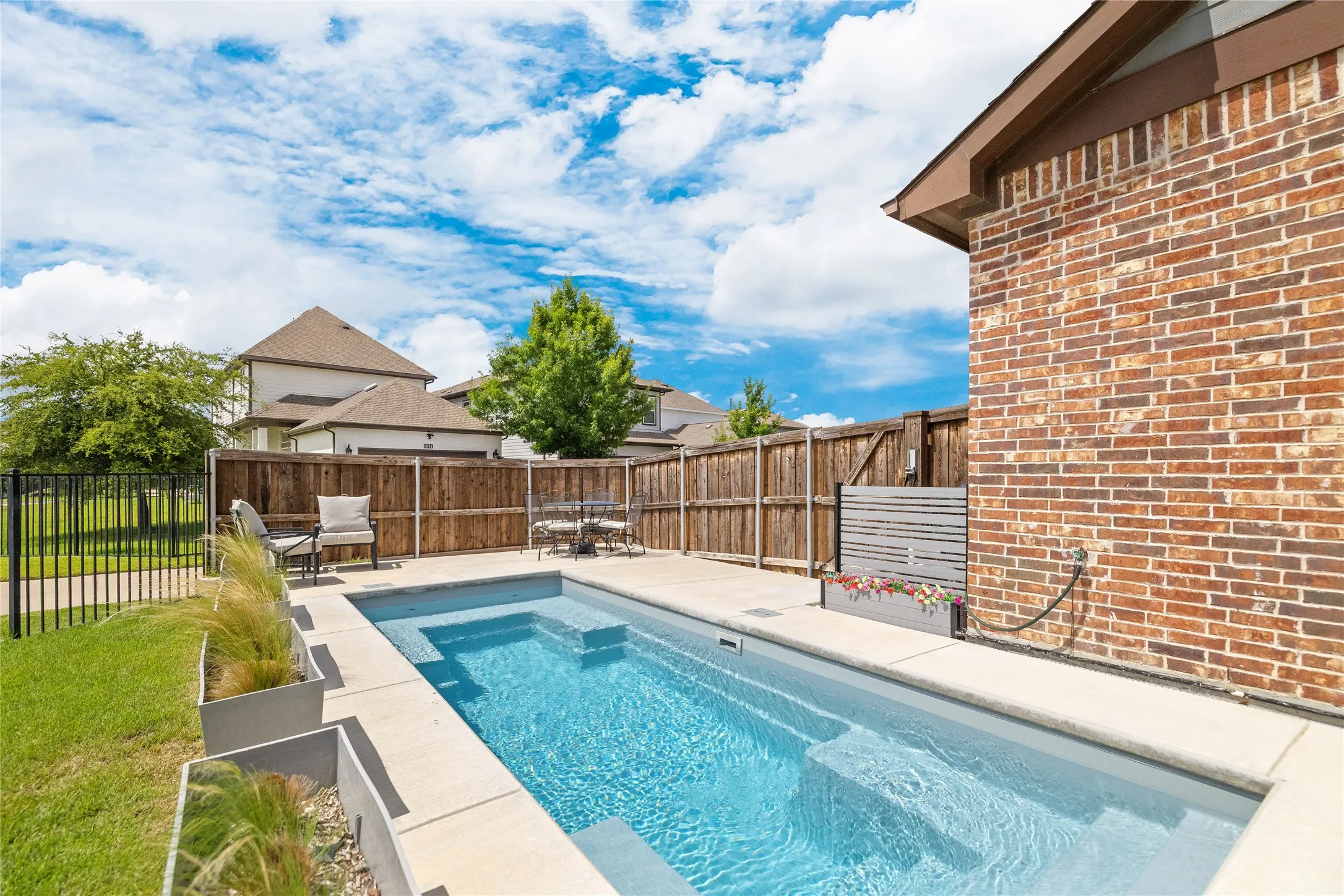 Single Family Residence For Sale in Parker County , 1820 Roundtree Circle W, Fort Worth, Texas 76008, 3 Bedroom, 3 Bathroom, 3 Garage spaces, 2,656 Sqft, built in 2017, mls#21395316, Real Estate Agent in Fort Worth, Homes For Sale in Parker county, Homes For Sale in Fort Worth, Realtor in Fort Worth Texas, Real Estate Brokerage Independent Realty Texas, Luminita Cordes Realtor