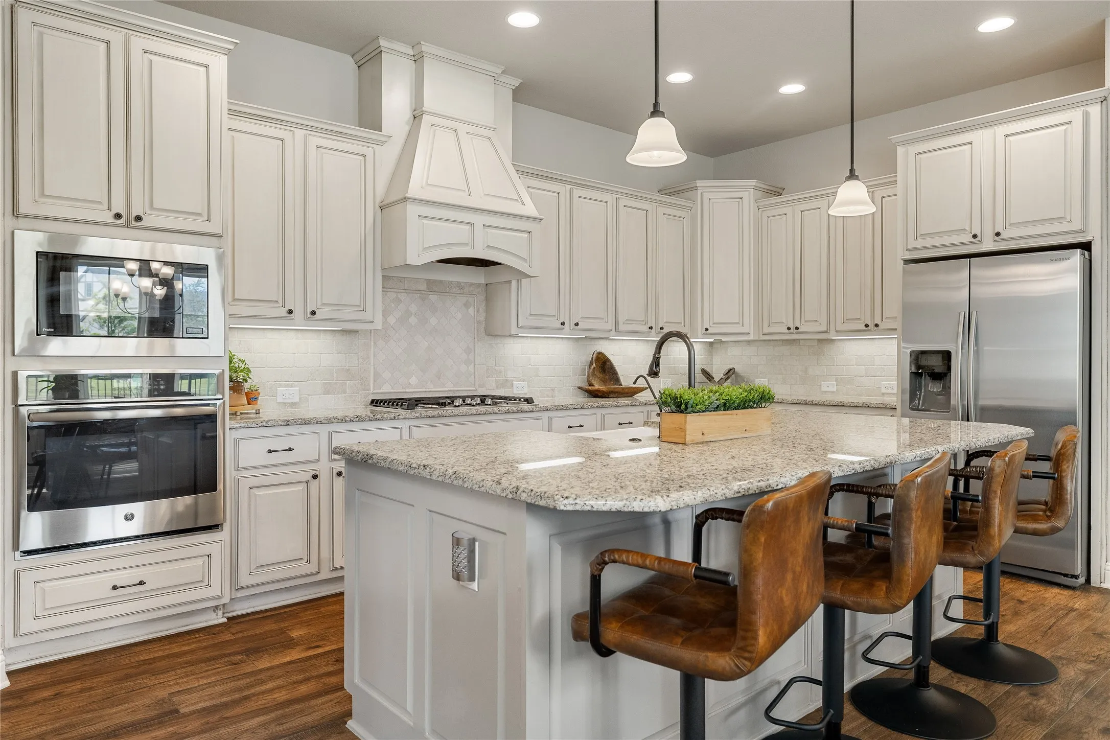 Single Family Residence For Sale in Parker County , 1820 Roundtree Circle W, Fort Worth, Texas 76008, 3 Bedroom, 3 Bathroom, 3 Garage spaces, 2,656 Sqft, built in 2017, mls#21395316, Real Estate Agent in Fort Worth, Homes For Sale in Parker county, Homes For Sale in Fort Worth, Realtor in Fort Worth Texas, Real Estate Brokerage Independent Realty Texas, Luminita Cordes Realtor