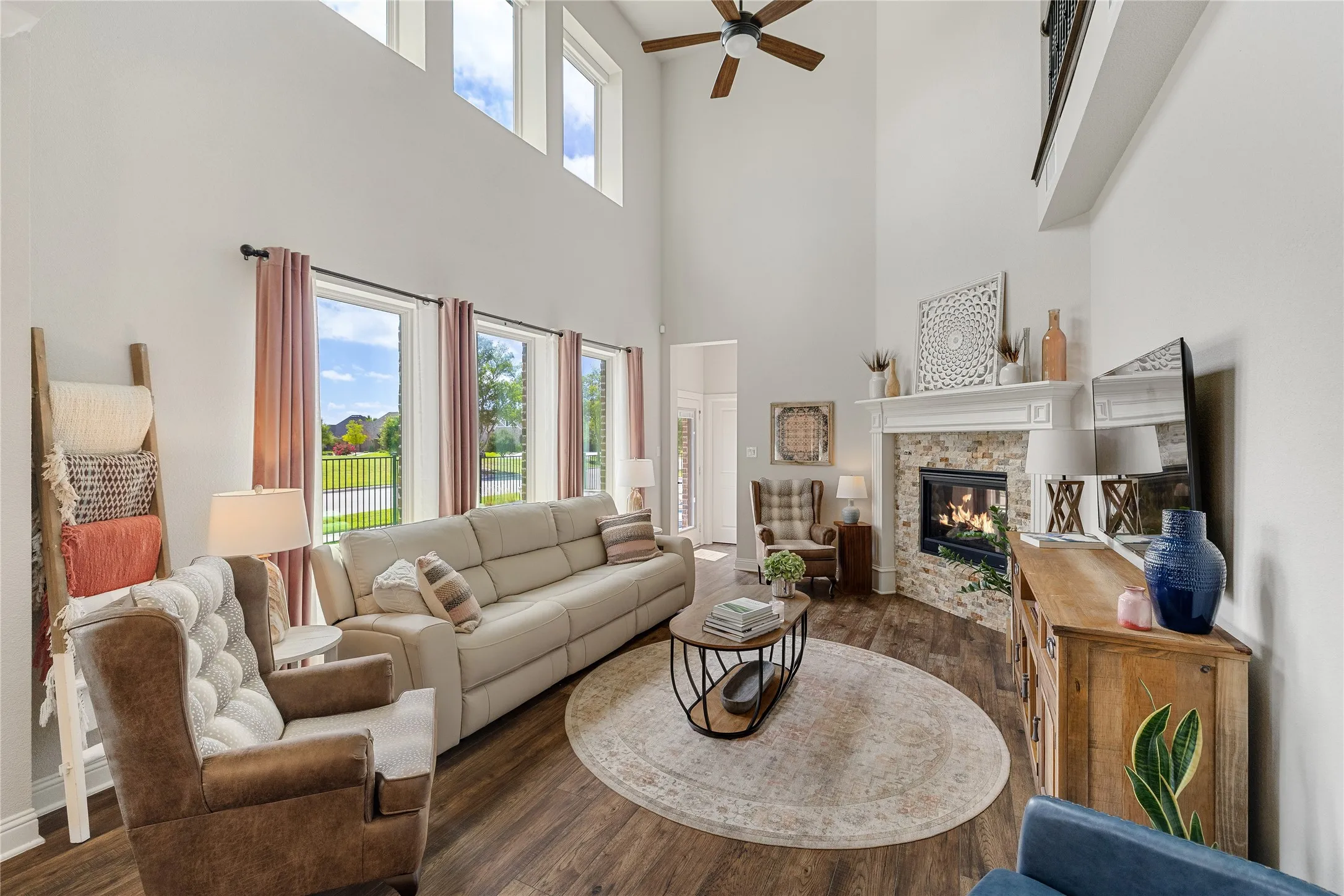 Single Family Residence For Sale in Parker County , 1820 Roundtree Circle W, Fort Worth, Texas 76008, 3 Bedroom, 3 Bathroom, 3 Garage spaces, 2,656 Sqft, built in 2017, mls#21395316, Real Estate Agent in Fort Worth, Homes For Sale in Parker county, Homes For Sale in Fort Worth, Realtor in Fort Worth Texas, Real Estate Brokerage Independent Realty Texas, Luminita Cordes Realtor