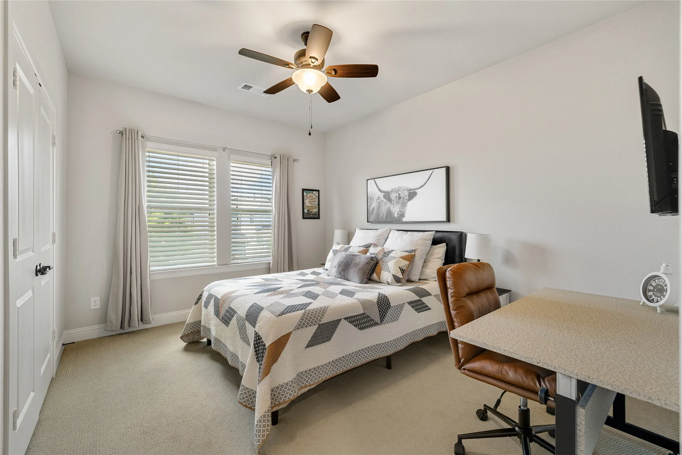 Single Family Residence For Sale in Parker County , 1820 Roundtree Circle W, Fort Worth, Texas 76008, 3 Bedroom, 3 Bathroom, 3 Garage spaces, 2,656 Sqft, built in 2017, mls#21395316, Real Estate Agent in Fort Worth, Homes For Sale in Parker county, Homes For Sale in Fort Worth, Realtor in Fort Worth Texas, Real Estate Brokerage Independent Realty Texas, Luminita Cordes Realtor