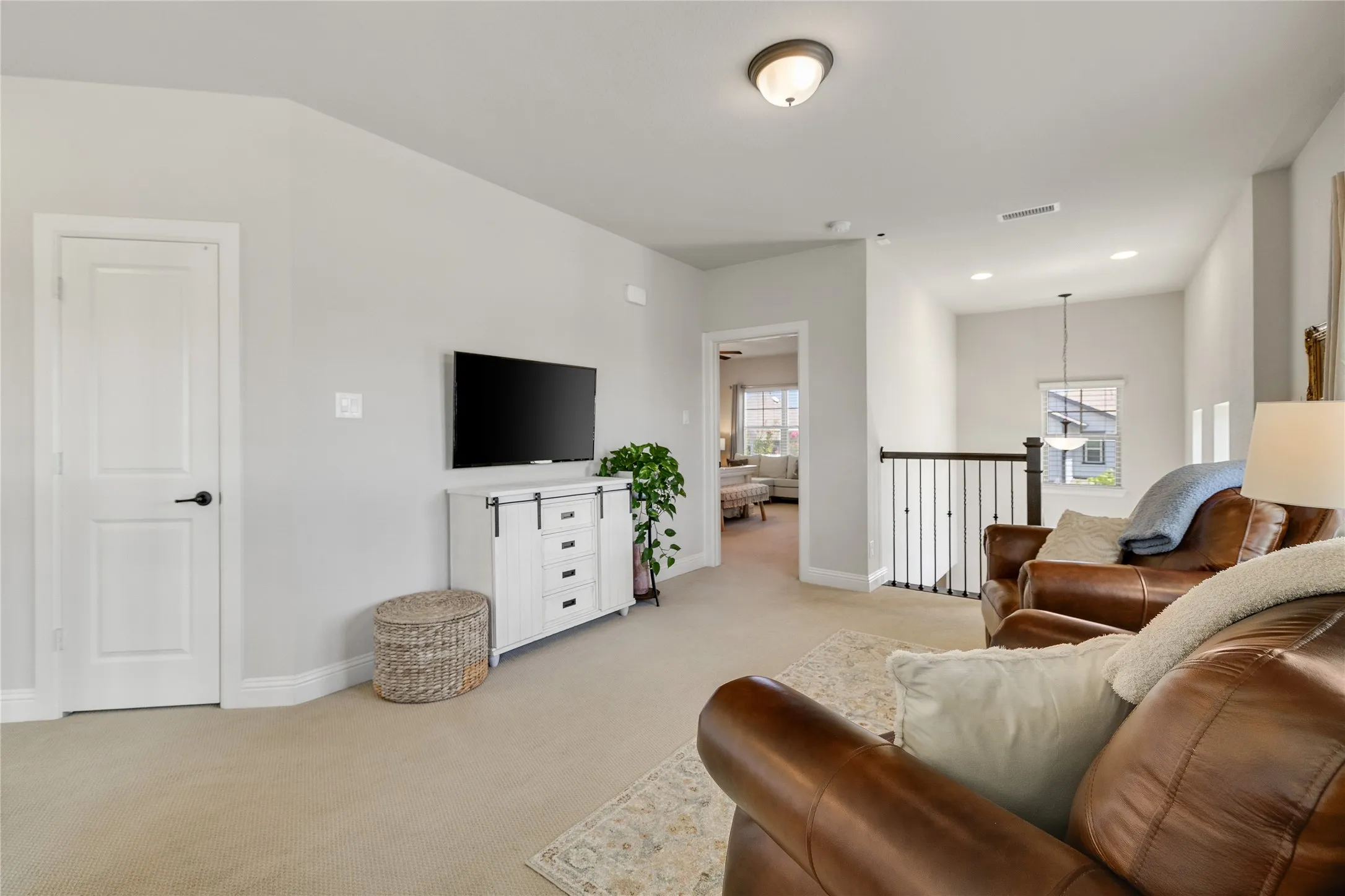 Single Family Residence For Sale in Parker County , 1820 Roundtree Circle W, Fort Worth, Texas 76008, 3 Bedroom, 3 Bathroom, 3 Garage spaces, 2,656 Sqft, built in 2017, mls#21395316, Real Estate Agent in Fort Worth, Homes For Sale in Parker county, Homes For Sale in Fort Worth, Realtor in Fort Worth Texas, Real Estate Brokerage Independent Realty Texas, Luminita Cordes Realtor