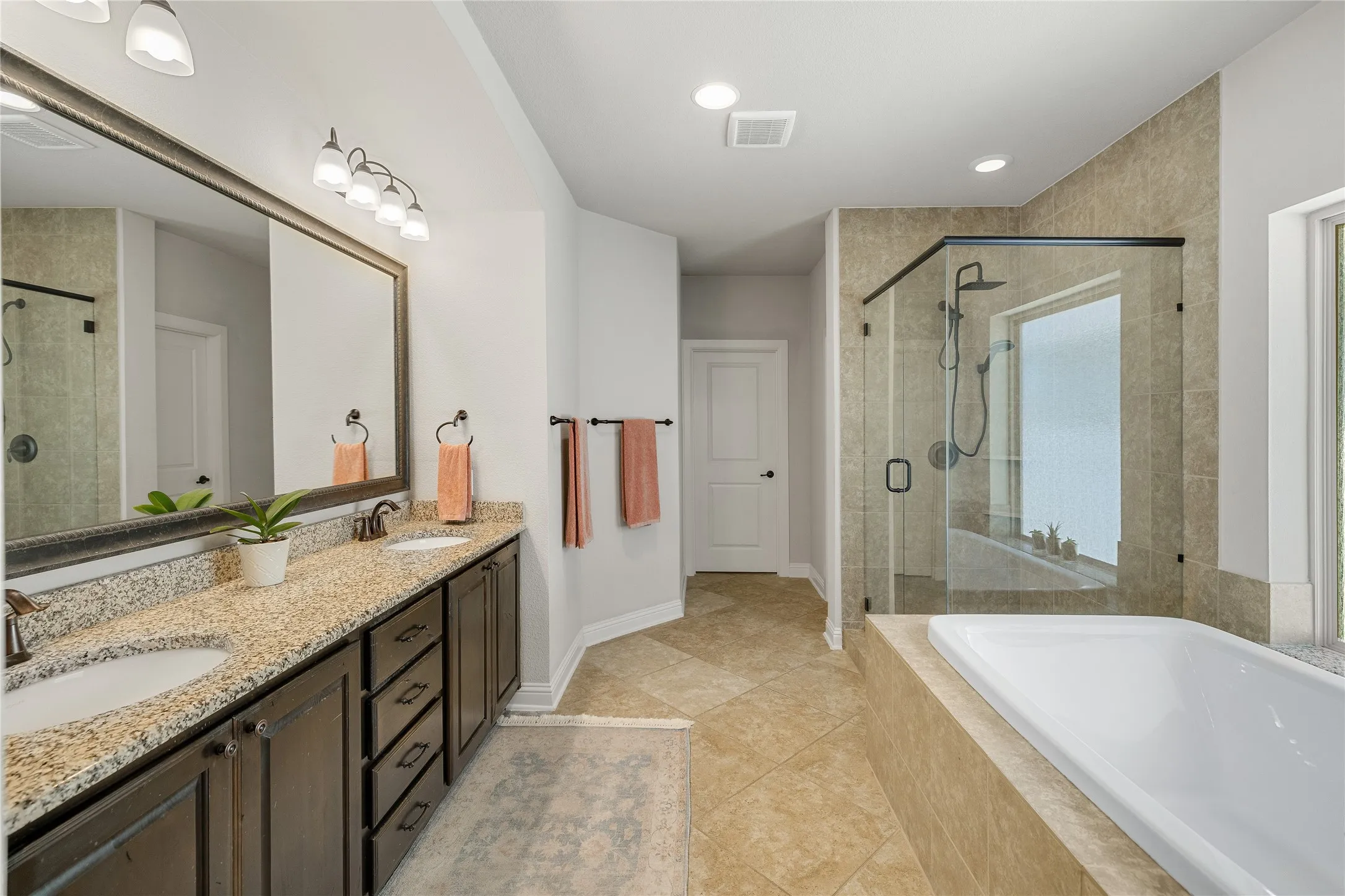 Single Family Residence For Sale in Parker County , 1820 Roundtree Circle W, Fort Worth, Texas 76008, 3 Bedroom, 3 Bathroom, 3 Garage spaces, 2,656 Sqft, built in 2017, mls#21395316, Real Estate Agent in Fort Worth, Homes For Sale in Parker county, Homes For Sale in Fort Worth, Realtor in Fort Worth Texas, Real Estate Brokerage Independent Realty Texas, Luminita Cordes Realtor