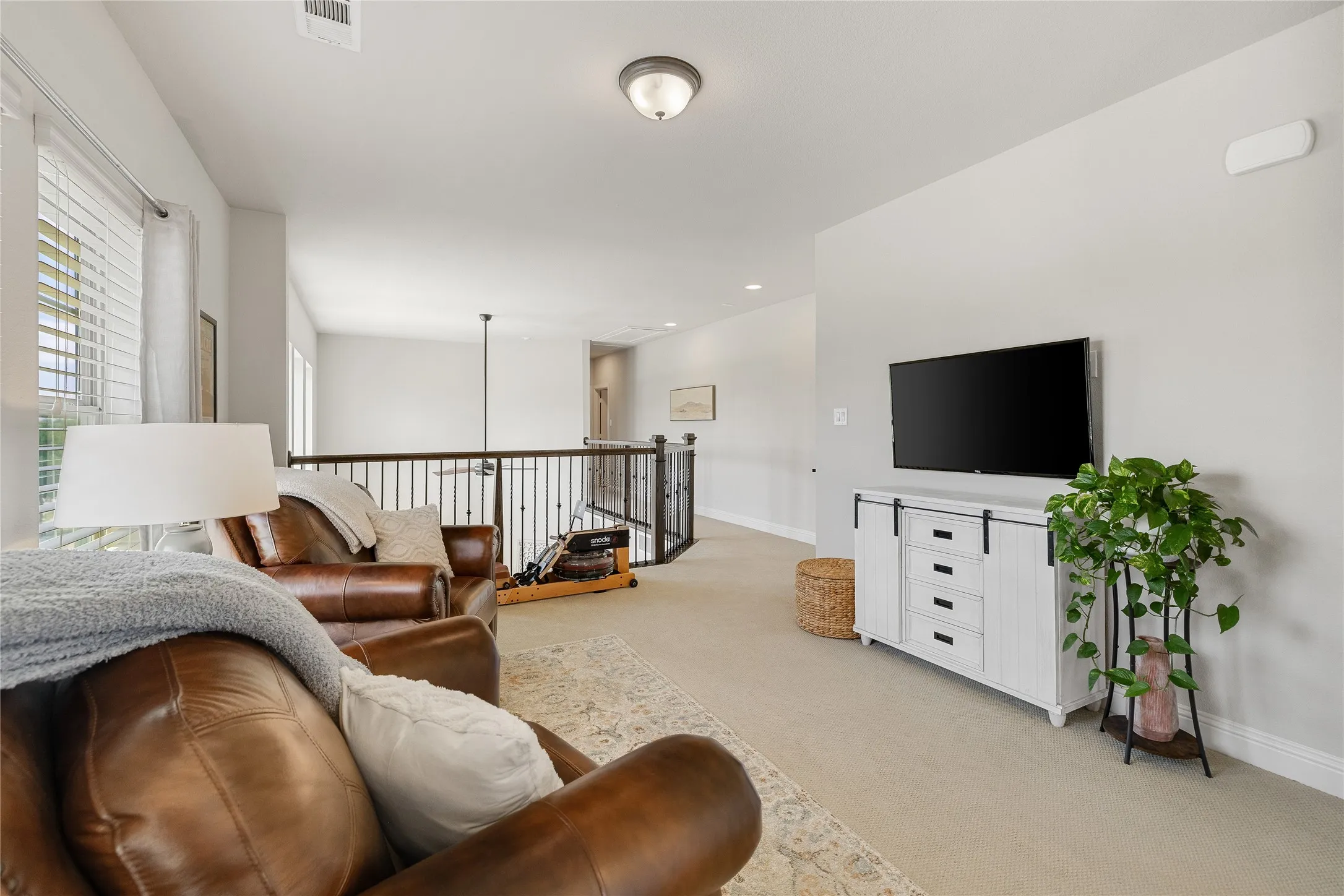 Single Family Residence For Sale in Parker County , 1820 Roundtree Circle W, Fort Worth, Texas 76008, 3 Bedroom, 3 Bathroom, 3 Garage spaces, 2,656 Sqft, built in 2017, mls#21395316, Real Estate Agent in Fort Worth, Homes For Sale in Parker county, Homes For Sale in Fort Worth, Realtor in Fort Worth Texas, Real Estate Brokerage Independent Realty Texas, Luminita Cordes Realtor