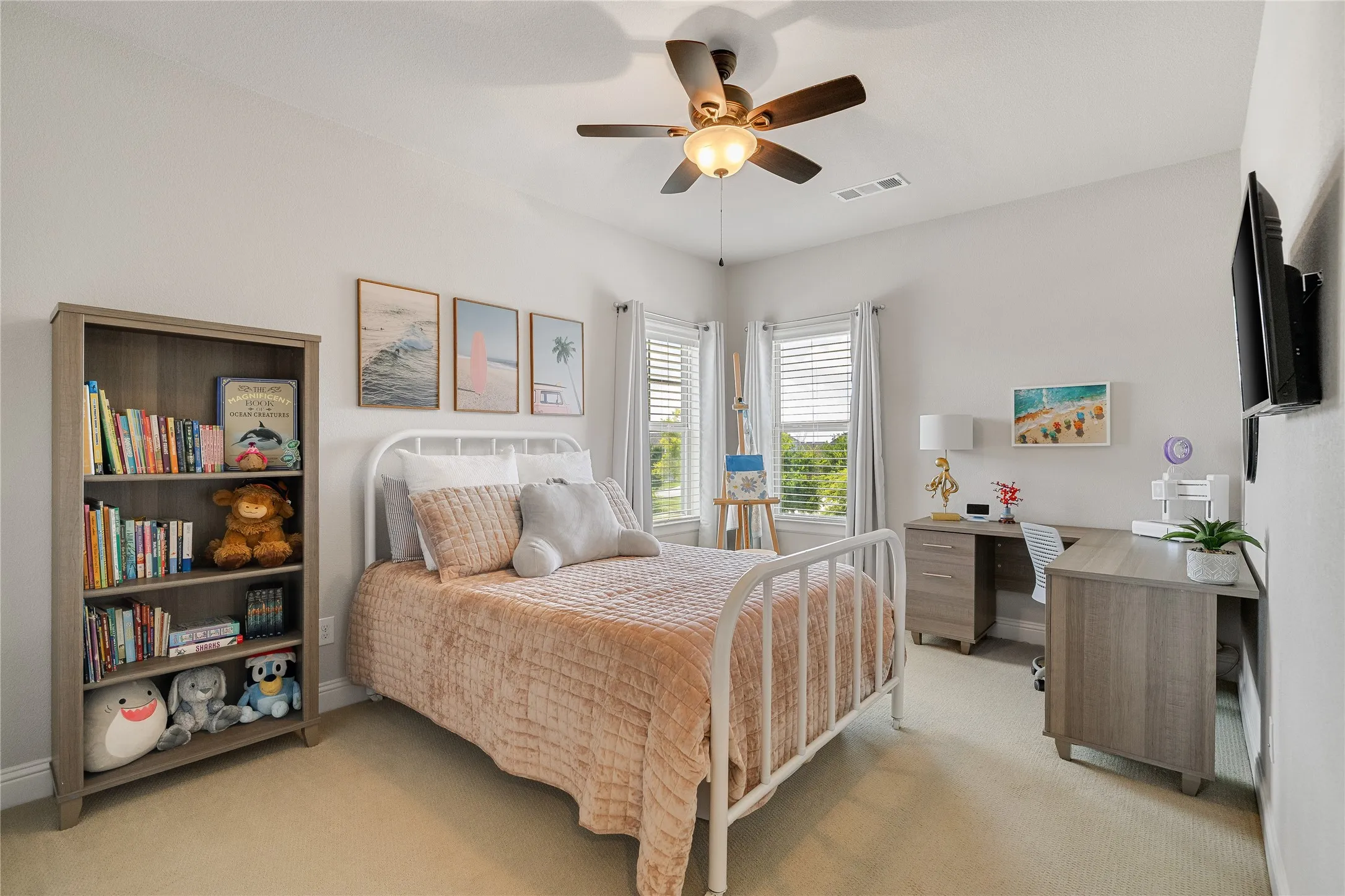 Single Family Residence For Sale in Parker County , 1820 Roundtree Circle W, Fort Worth, Texas 76008, 3 Bedroom, 3 Bathroom, 3 Garage spaces, 2,656 Sqft, built in 2017, mls#21395316, Real Estate Agent in Fort Worth, Homes For Sale in Parker county, Homes For Sale in Fort Worth, Realtor in Fort Worth Texas, Real Estate Brokerage Independent Realty Texas, Luminita Cordes Realtor