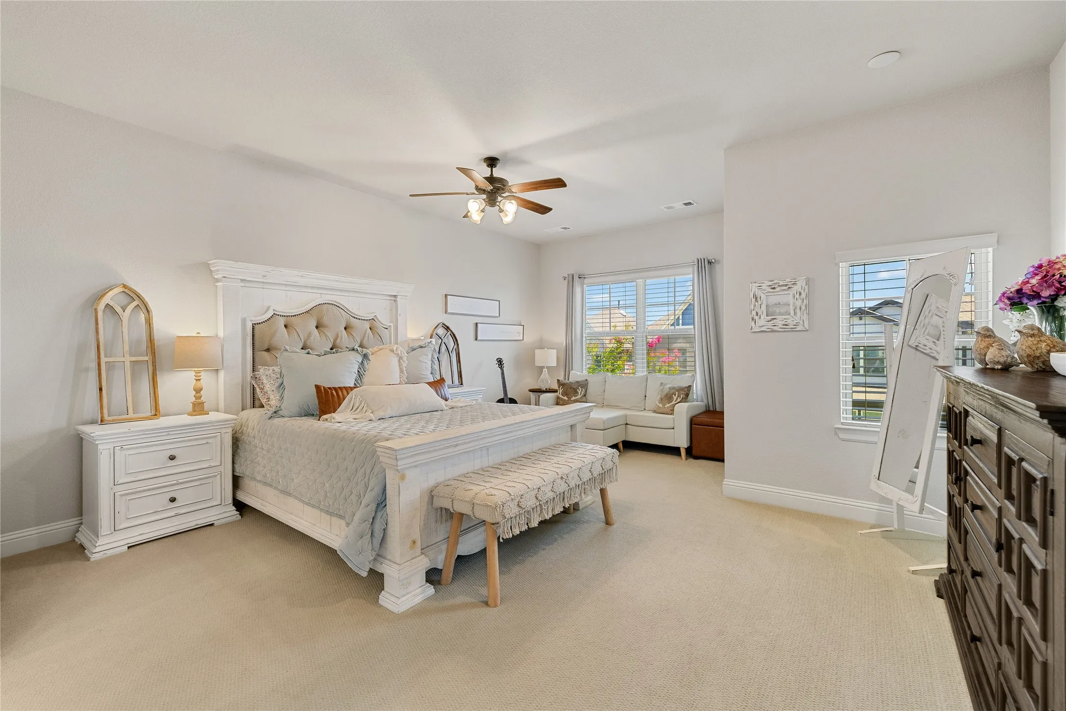 Single Family Residence For Sale in Parker County , 1820 Roundtree Circle W, Fort Worth, Texas 76008, 3 Bedroom, 3 Bathroom, 3 Garage spaces, 2,656 Sqft, built in 2017, mls#21395316, Real Estate Agent in Fort Worth, Homes For Sale in Parker county, Homes For Sale in Fort Worth, Realtor in Fort Worth Texas, Real Estate Brokerage Independent Realty Texas, Luminita Cordes Realtor