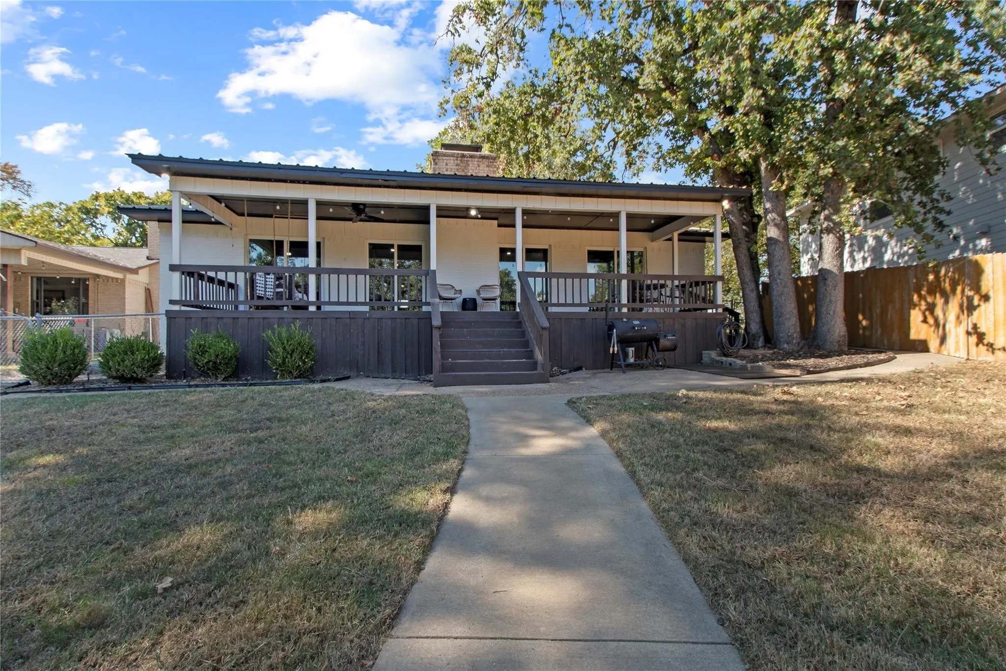 Single Family Residence For Rent in Henderson County , 2500 Wildwood Way, Tool, Texas 75143, 3 Bedroom, 2 Bathroom, 1 Garage spaces, 1,342 Sqft, built in 1975, mls#21395317, Real Estate Agent in Tool, Homes For Rent in Henderson county, Homes For Rent in Tool, Realtor in Tool Texas, Real Estate Brokerage Independent Realty Texas, Luminita Cordes Realtor
