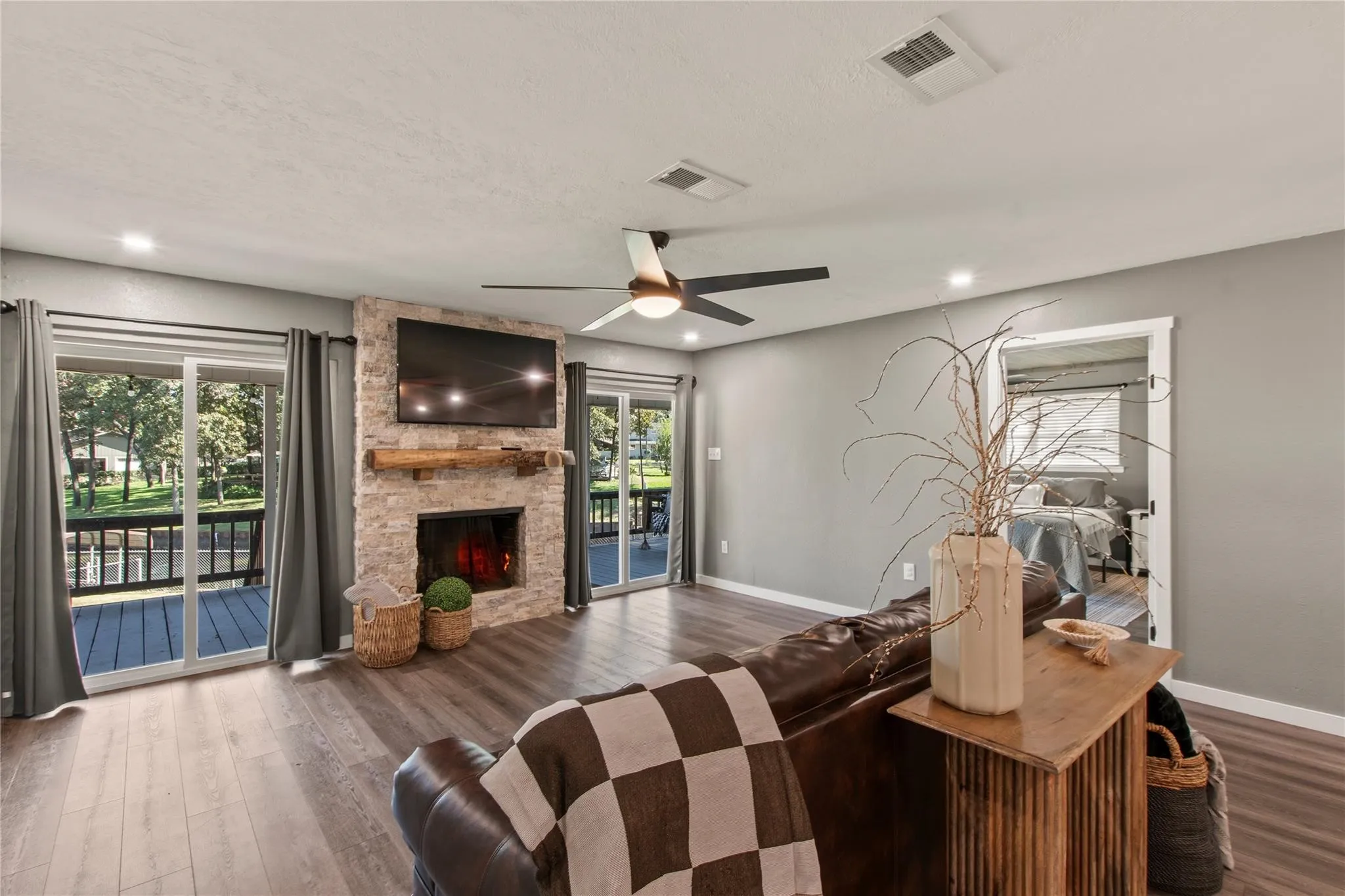Single Family Residence For Rent in Henderson County , 2500 Wildwood Way, Tool, Texas 75143, 3 Bedroom, 2 Bathroom, 1 Garage spaces, 1,342 Sqft, built in 1975, mls#21395317, Real Estate Agent in Tool, Homes For Rent in Henderson county, Homes For Rent in Tool, Realtor in Tool Texas, Real Estate Brokerage Independent Realty Texas, Luminita Cordes Realtor