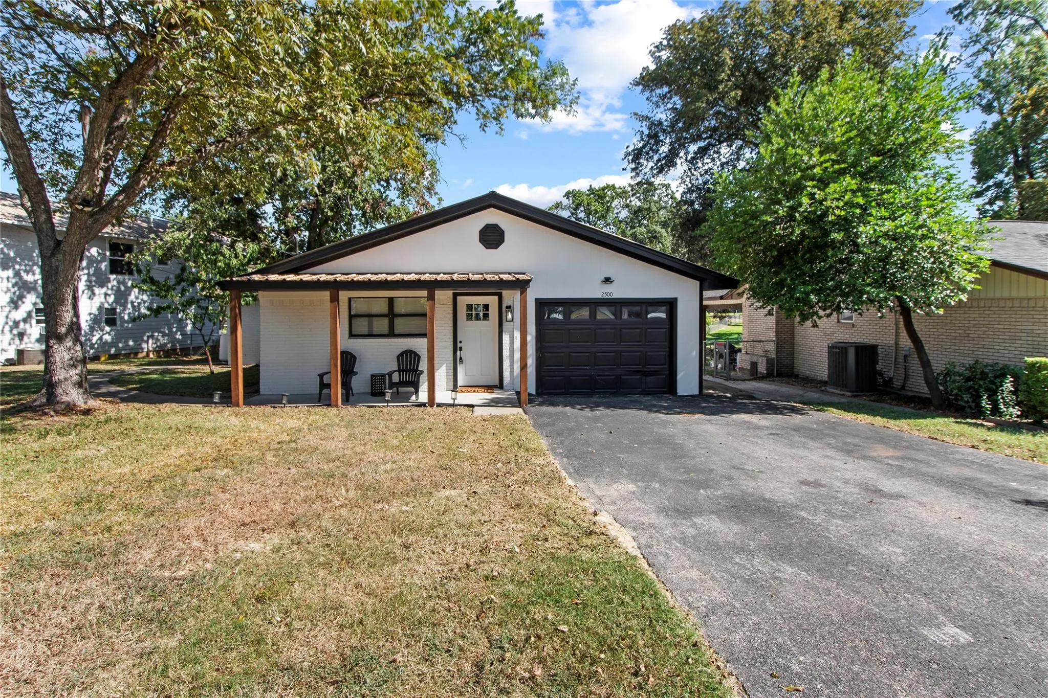 Single Family Residence For Rent in Henderson County , 2500 Wildwood Way, Tool, Texas 75143, 3 Bedroom, 2 Bathroom, 1 Garage spaces, 1,342 Sqft, built in 1975, mls#21395317, Real Estate Agent in Tool, Homes For Rent in Henderson county, Homes For Rent in Tool, Realtor in Tool Texas, Real Estate Brokerage Independent Realty Texas, Luminita Cordes Realtor