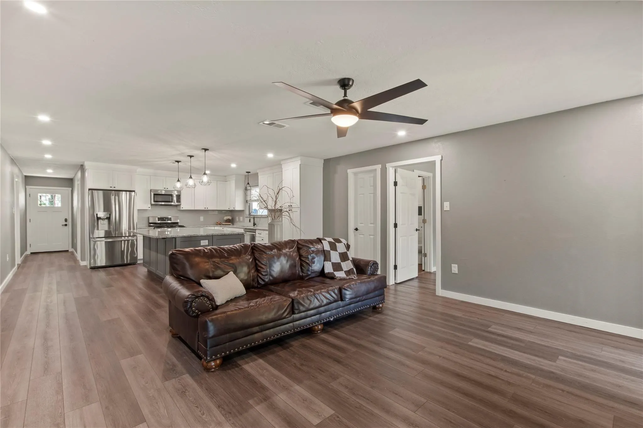 Single Family Residence For Rent in Henderson County , 2500 Wildwood Way, Tool, Texas 75143, 3 Bedroom, 2 Bathroom, 1 Garage spaces, 1,342 Sqft, built in 1975, mls#21395317, Real Estate Agent in Tool, Homes For Rent in Henderson county, Homes For Rent in Tool, Realtor in Tool Texas, Real Estate Brokerage Independent Realty Texas, Luminita Cordes Realtor