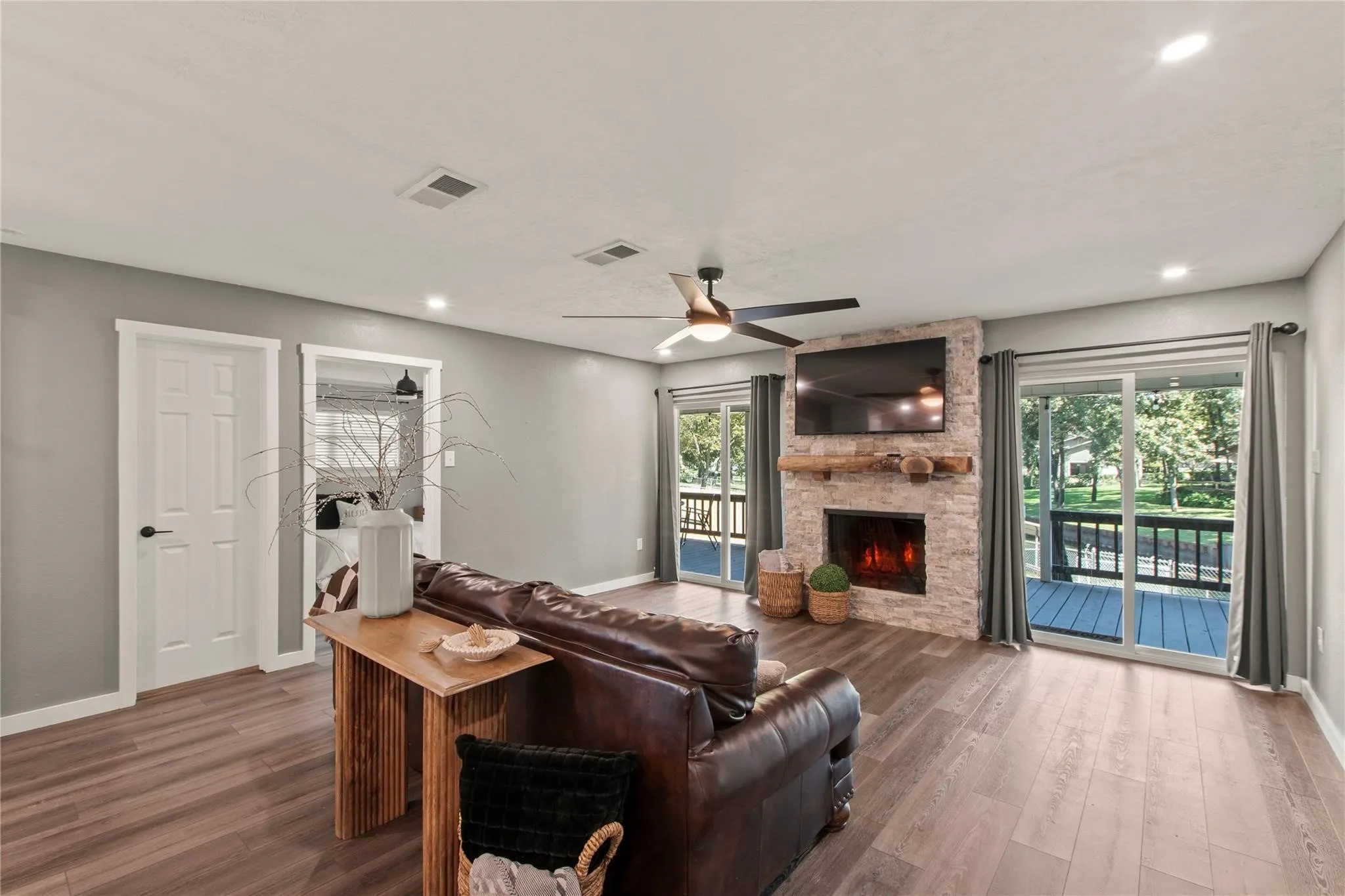 Single Family Residence For Rent in Henderson County , 2500 Wildwood Way, Tool, Texas 75143, 3 Bedroom, 2 Bathroom, 1 Garage spaces, 1,342 Sqft, built in 1975, mls#21395317, Real Estate Agent in Tool, Homes For Rent in Henderson county, Homes For Rent in Tool, Realtor in Tool Texas, Real Estate Brokerage Independent Realty Texas, Luminita Cordes Realtor