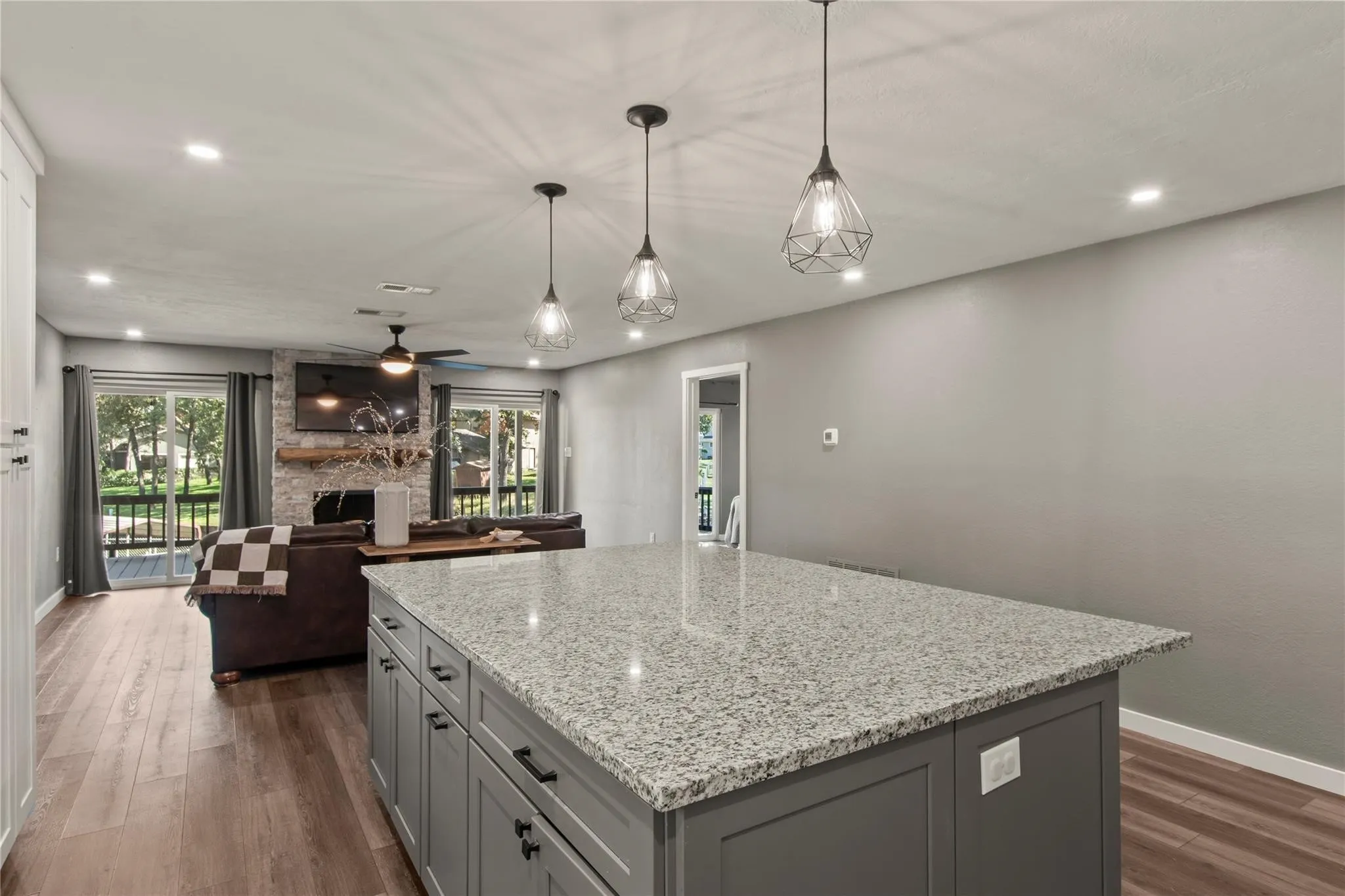 Single Family Residence For Rent in Henderson County , 2500 Wildwood Way, Tool, Texas 75143, 3 Bedroom, 2 Bathroom, 1 Garage spaces, 1,342 Sqft, built in 1975, mls#21395317, Real Estate Agent in Tool, Homes For Rent in Henderson county, Homes For Rent in Tool, Realtor in Tool Texas, Real Estate Brokerage Independent Realty Texas, Luminita Cordes Realtor