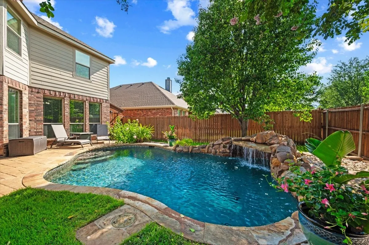 Single Family Residence For Sale in Collin County , 10320 Flat Creek Trail, Mc Kinney, Texas 75072, 5 Bedroom, 4 Bathroom, 2 Garage spaces, 3,059 Sqft, built in 2008, mls#21393222, Real Estate Agent in Mc Kinney, Homes For Sale in Collin county, Homes For Sale in Mc Kinney, Realtor in Mc Kinney Texas, Real Estate Brokerage Independent Realty Texas, Luminita Cordes Realtor