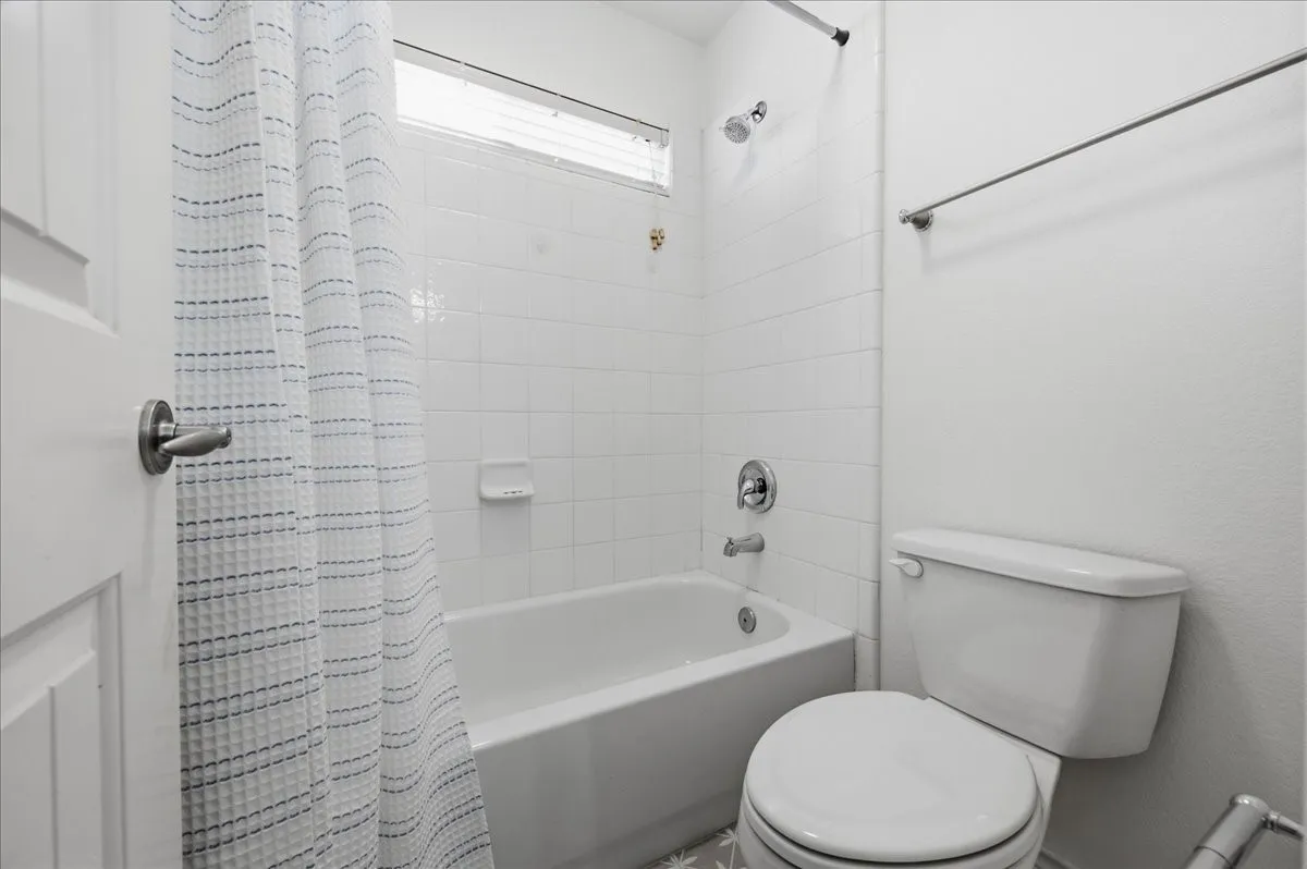 Single Family Residence For Sale in Collin County , 10320 Flat Creek Trail, Mc Kinney, Texas 75072, 5 Bedroom, 4 Bathroom, 2 Garage spaces, 3,059 Sqft, built in 2008, mls#21393222, Real Estate Agent in Mc Kinney, Homes For Sale in Collin county, Homes For Sale in Mc Kinney, Realtor in Mc Kinney Texas, Real Estate Brokerage Independent Realty Texas, Luminita Cordes Realtor