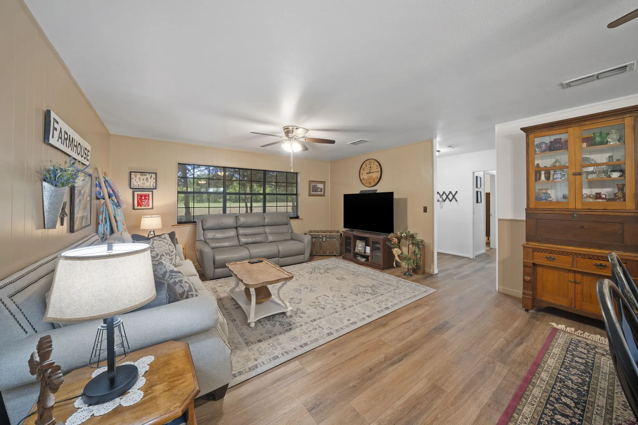 Single Family Residence For Sale in Ellis County , 707 Ovilla Road A, Waxahachie, Texas 75167, 4 Bedroom, 3 Bathroom, 2 Garage spaces, 2,002 Sqft, built in 1983, mls#21392374, Real Estate Agent in Waxahachie, Homes For Sale in Ellis county, Homes For Sale in Waxahachie, Realtor in Waxahachie Texas, Real Estate Brokerage Independent Realty Texas, Luminita Cordes Realtor