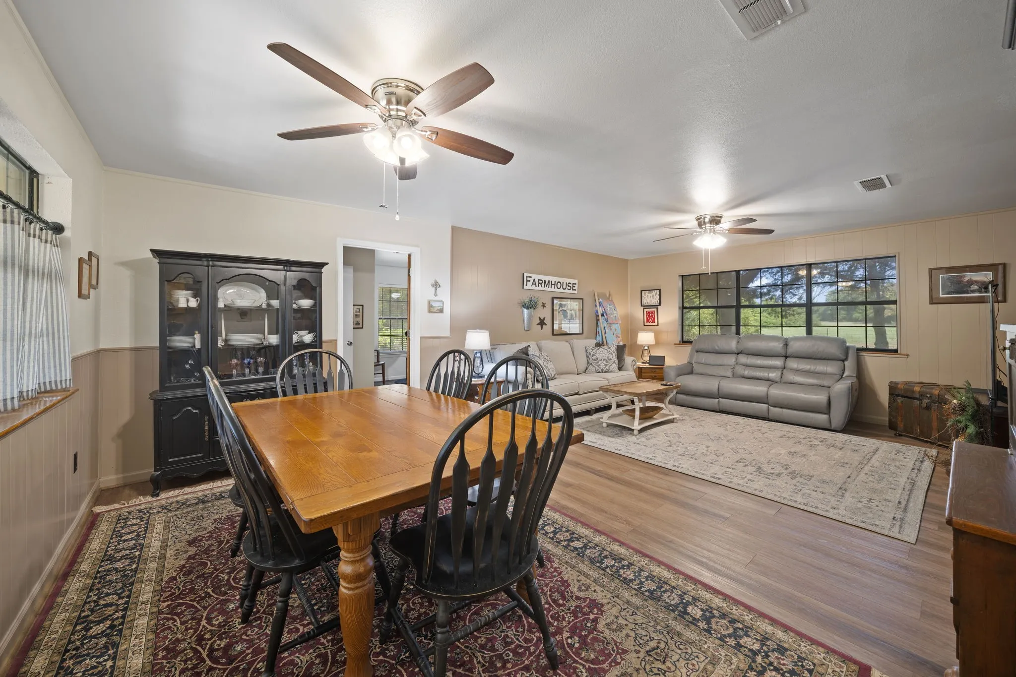 Single Family Residence For Sale in Ellis County , 707 Ovilla Road A, Waxahachie, Texas 75167, 4 Bedroom, 3 Bathroom, 2 Garage spaces, 2,002 Sqft, built in 1983, mls#21392374, Real Estate Agent in Waxahachie, Homes For Sale in Ellis county, Homes For Sale in Waxahachie, Realtor in Waxahachie Texas, Real Estate Brokerage Independent Realty Texas, Luminita Cordes Realtor