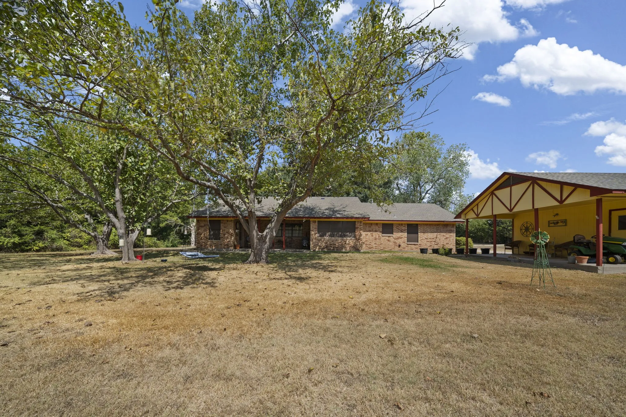 Single Family Residence For Sale in Ellis County , 707 Ovilla Road A, Waxahachie, Texas 75167, 4 Bedroom, 3 Bathroom, 2 Garage spaces, 2,002 Sqft, built in 1983, mls#21392374, Real Estate Agent in Waxahachie, Homes For Sale in Ellis county, Homes For Sale in Waxahachie, Realtor in Waxahachie Texas, Real Estate Brokerage Independent Realty Texas, Luminita Cordes Realtor