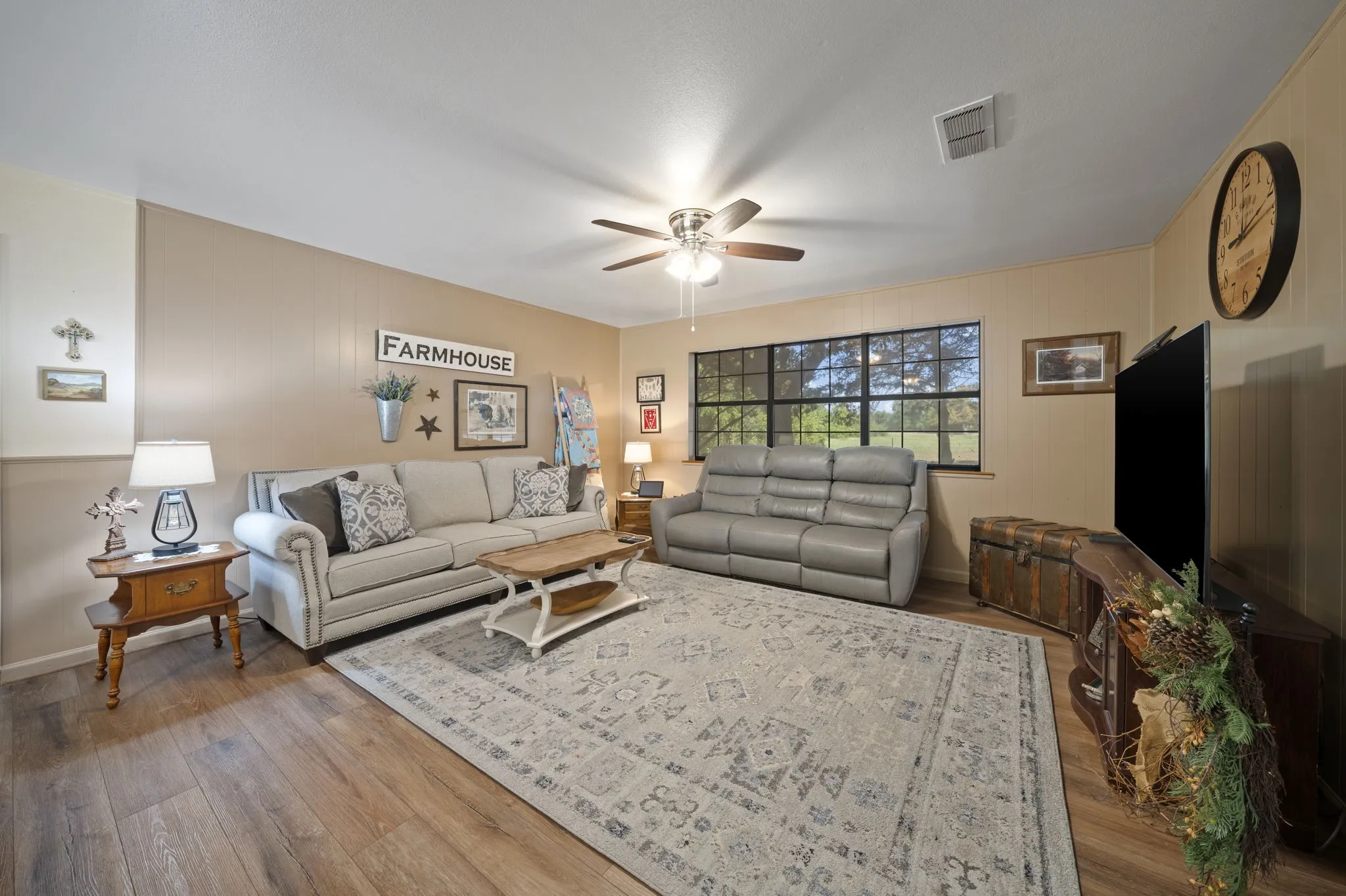 Single Family Residence For Sale in Ellis County , 707 Ovilla Road A, Waxahachie, Texas 75167, 4 Bedroom, 3 Bathroom, 2 Garage spaces, 2,002 Sqft, built in 1983, mls#21392374, Real Estate Agent in Waxahachie, Homes For Sale in Ellis county, Homes For Sale in Waxahachie, Realtor in Waxahachie Texas, Real Estate Brokerage Independent Realty Texas, Luminita Cordes Realtor