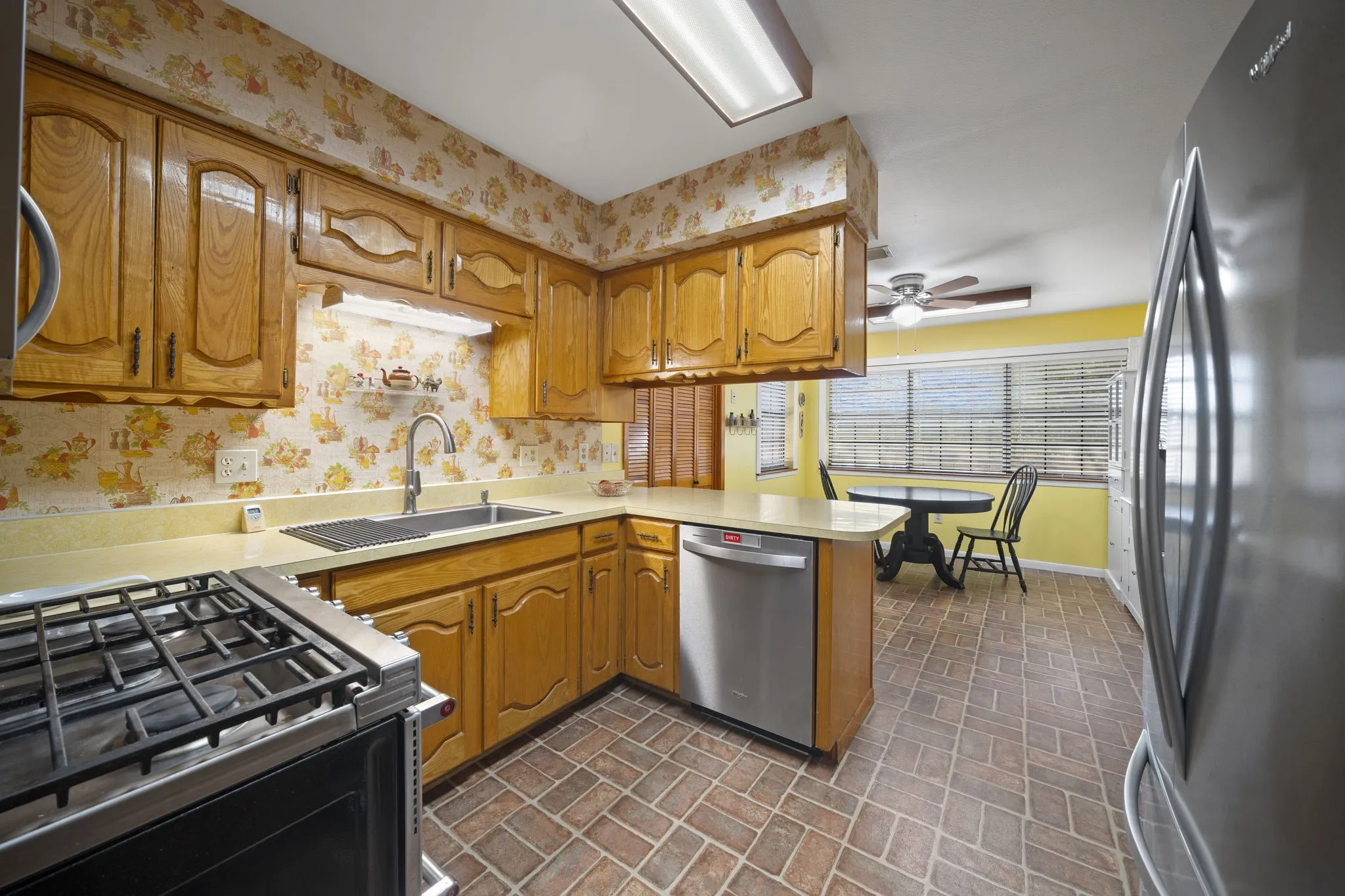 Single Family Residence For Sale in Ellis County , 707 Ovilla Road A, Waxahachie, Texas 75167, 4 Bedroom, 3 Bathroom, 2 Garage spaces, 2,002 Sqft, built in 1983, mls#21392374, Real Estate Agent in Waxahachie, Homes For Sale in Ellis county, Homes For Sale in Waxahachie, Realtor in Waxahachie Texas, Real Estate Brokerage Independent Realty Texas, Luminita Cordes Realtor