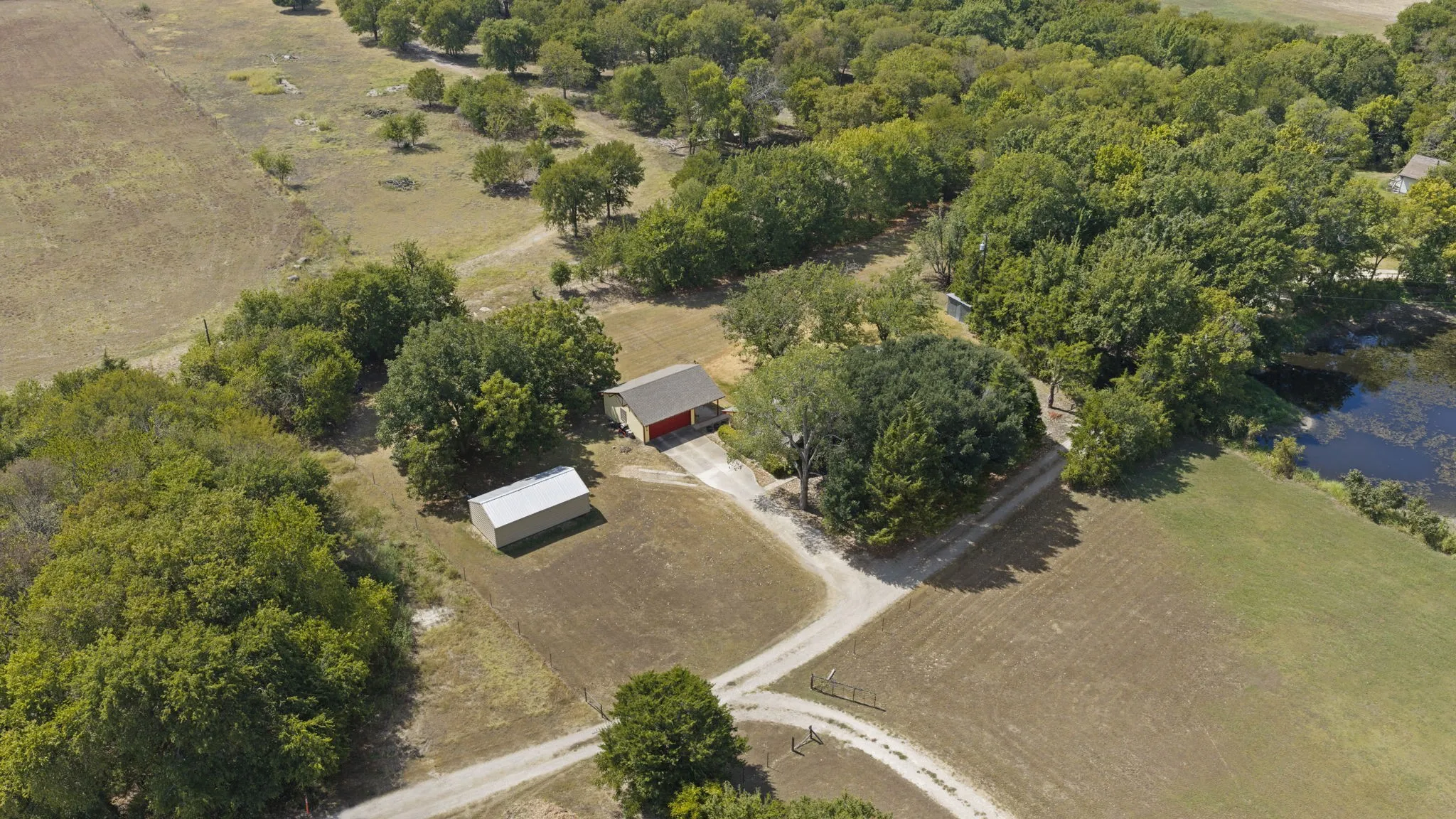 Single Family Residence For Sale in Ellis County , 707 Ovilla Road A, Waxahachie, Texas 75167, 4 Bedroom, 3 Bathroom, 2 Garage spaces, 2,002 Sqft, built in 1983, mls#21392374, Real Estate Agent in Waxahachie, Homes For Sale in Ellis county, Homes For Sale in Waxahachie, Realtor in Waxahachie Texas, Real Estate Brokerage Independent Realty Texas, Luminita Cordes Realtor