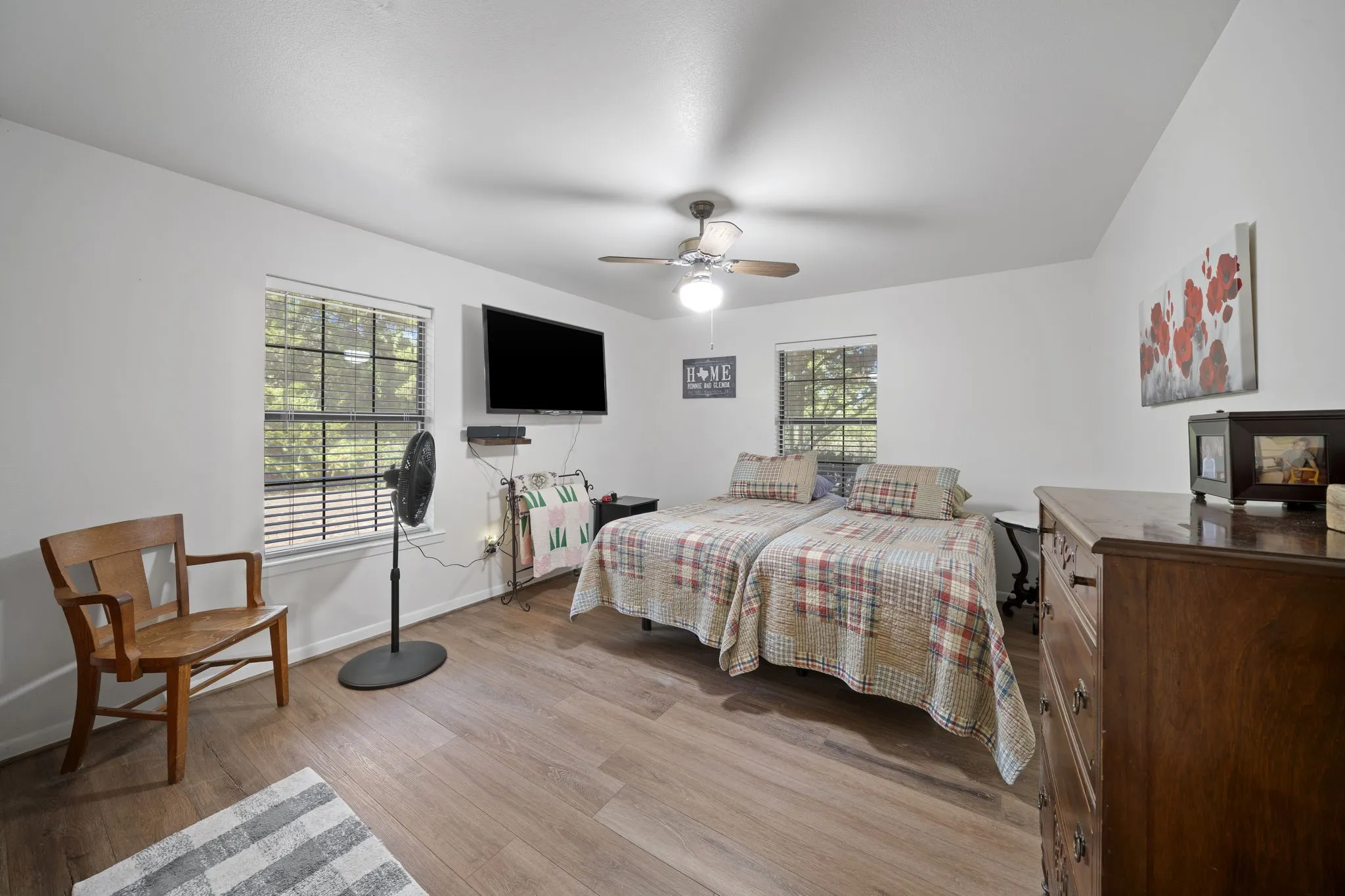 Single Family Residence For Sale in Ellis County , 707 Ovilla Road A, Waxahachie, Texas 75167, 4 Bedroom, 3 Bathroom, 2 Garage spaces, 2,002 Sqft, built in 1983, mls#21392374, Real Estate Agent in Waxahachie, Homes For Sale in Ellis county, Homes For Sale in Waxahachie, Realtor in Waxahachie Texas, Real Estate Brokerage Independent Realty Texas, Luminita Cordes Realtor