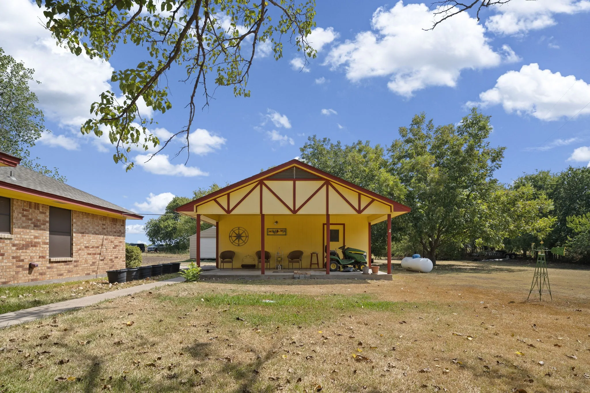 Single Family Residence For Sale in Ellis County , 707 Ovilla Road A, Waxahachie, Texas 75167, 4 Bedroom, 3 Bathroom, 2 Garage spaces, 2,002 Sqft, built in 1983, mls#21392374, Real Estate Agent in Waxahachie, Homes For Sale in Ellis county, Homes For Sale in Waxahachie, Realtor in Waxahachie Texas, Real Estate Brokerage Independent Realty Texas, Luminita Cordes Realtor