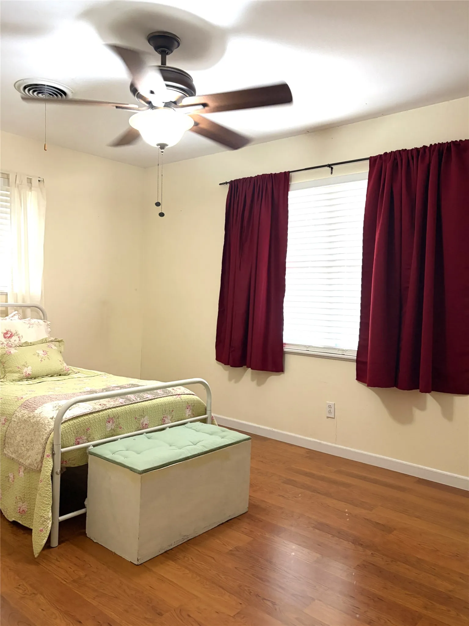 Single Family Residence For Sale in Hill County , 804 E Adams Street, Itasca, Texas 76055, 3 Bedroom, 2 Bathroom, 1 Garage spaces, 1,322 Sqft, built in 1961, mls#21392735, Real Estate Agent in Itasca, Homes For Sale in Hill county, Homes For Sale in Itasca, Realtor in Itasca Texas, Real Estate Brokerage Independent Realty Texas, Luminita Cordes Realtor