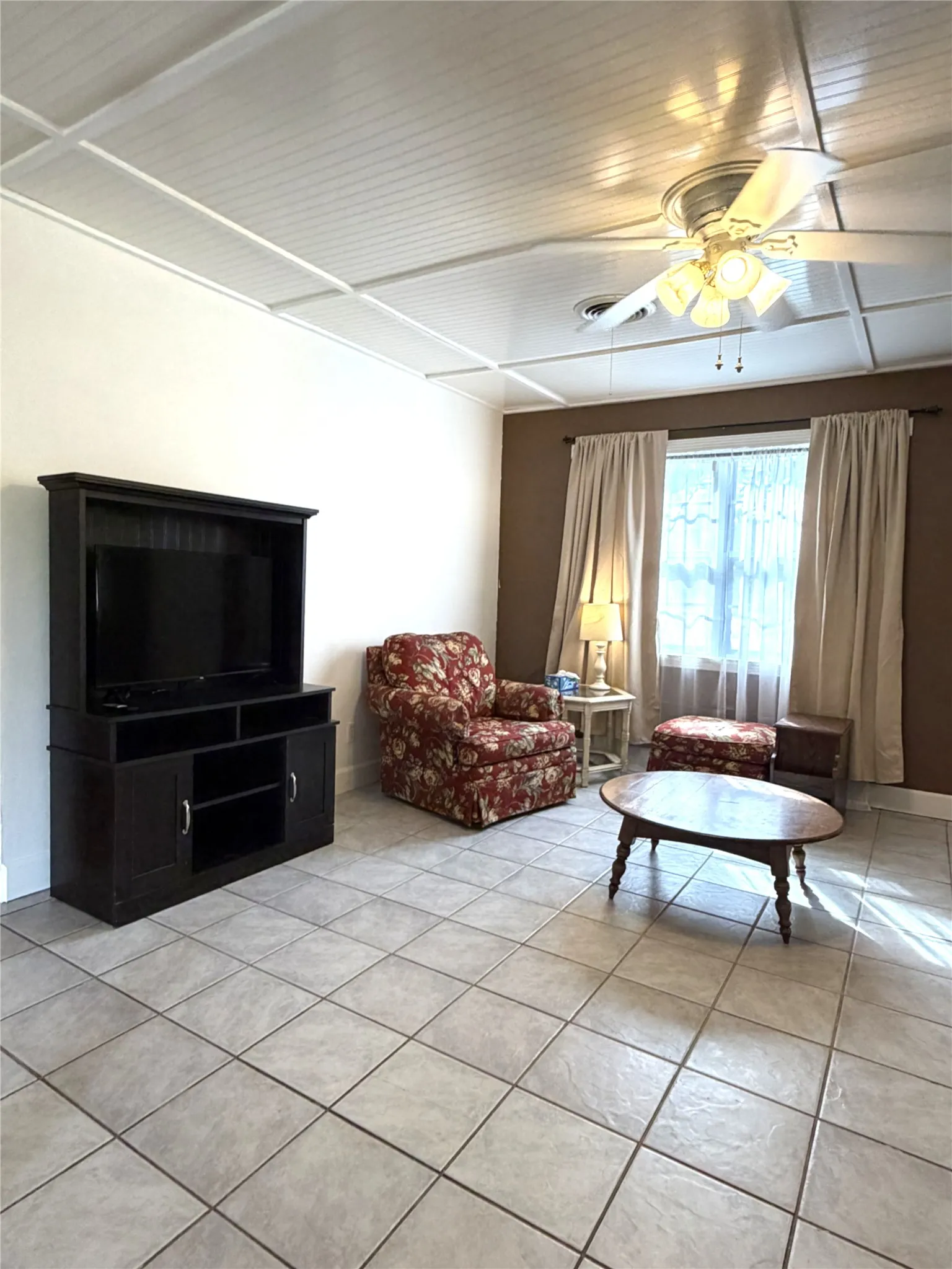 Single Family Residence For Sale in Hill County , 804 E Adams Street, Itasca, Texas 76055, 3 Bedroom, 2 Bathroom, 1 Garage spaces, 1,322 Sqft, built in 1961, mls#21392735, Real Estate Agent in Itasca, Homes For Sale in Hill county, Homes For Sale in Itasca, Realtor in Itasca Texas, Real Estate Brokerage Independent Realty Texas, Luminita Cordes Realtor
