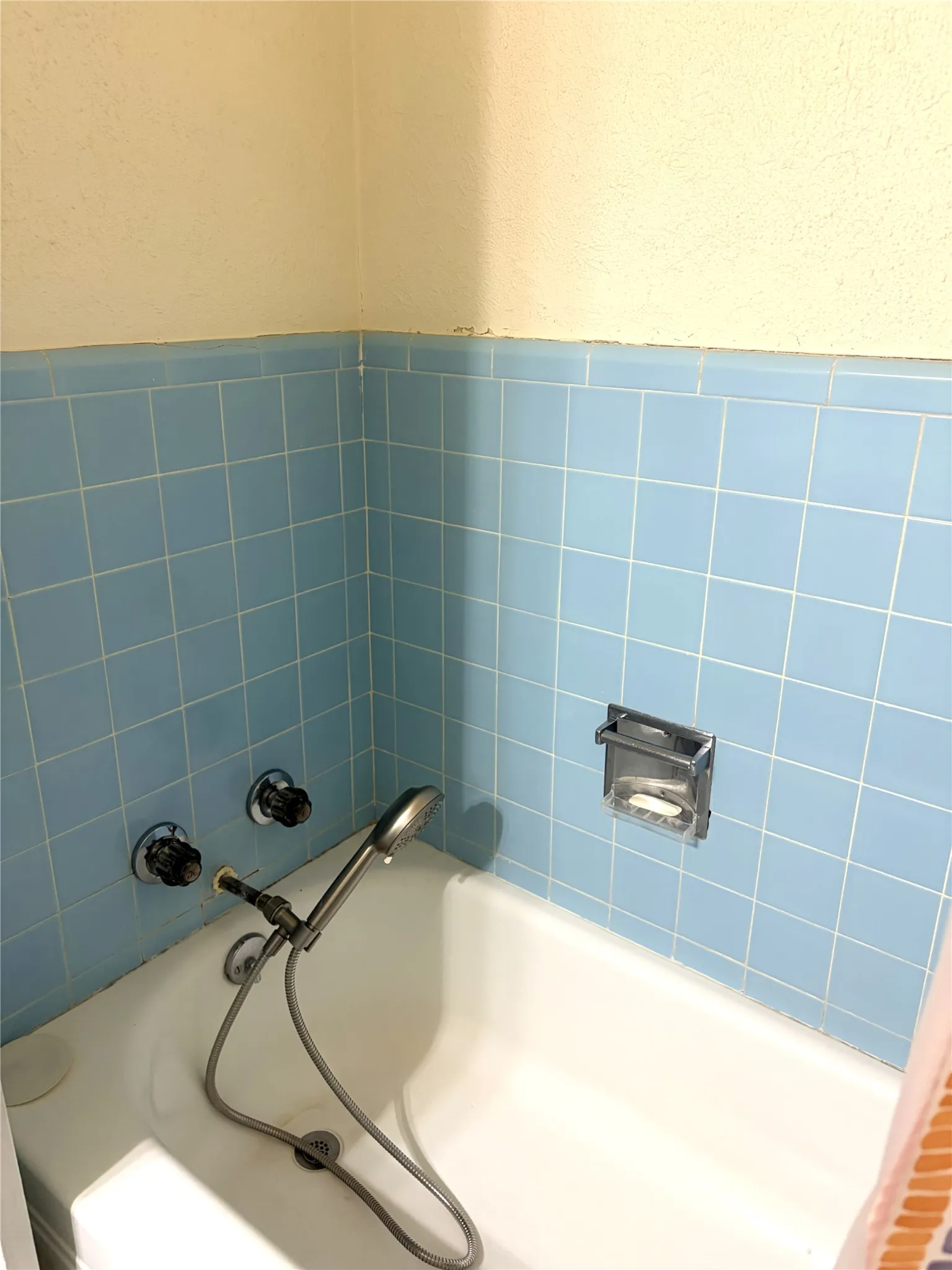 Single Family Residence For Sale in Hill County , 804 E Adams Street, Itasca, Texas 76055, 3 Bedroom, 2 Bathroom, 1 Garage spaces, 1,322 Sqft, built in 1961, mls#21392735, Real Estate Agent in Itasca, Homes For Sale in Hill county, Homes For Sale in Itasca, Realtor in Itasca Texas, Real Estate Brokerage Independent Realty Texas, Luminita Cordes Realtor