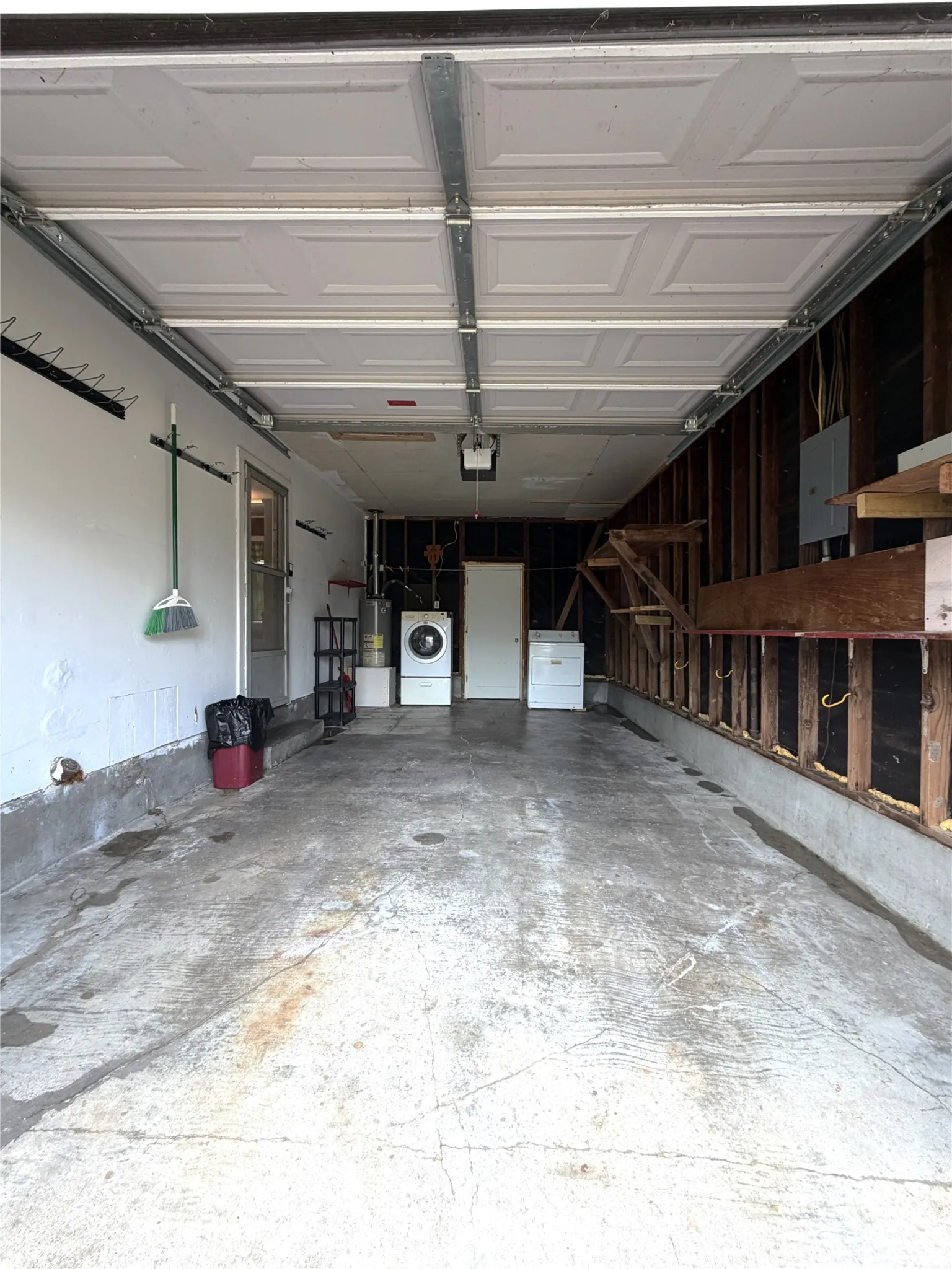 Single Family Residence For Sale in Hill County , 804 E Adams Street, Itasca, Texas 76055, 3 Bedroom, 2 Bathroom, 1 Garage spaces, 1,322 Sqft, built in 1961, mls#21392735, Real Estate Agent in Itasca, Homes For Sale in Hill county, Homes For Sale in Itasca, Realtor in Itasca Texas, Real Estate Brokerage Independent Realty Texas, Luminita Cordes Realtor