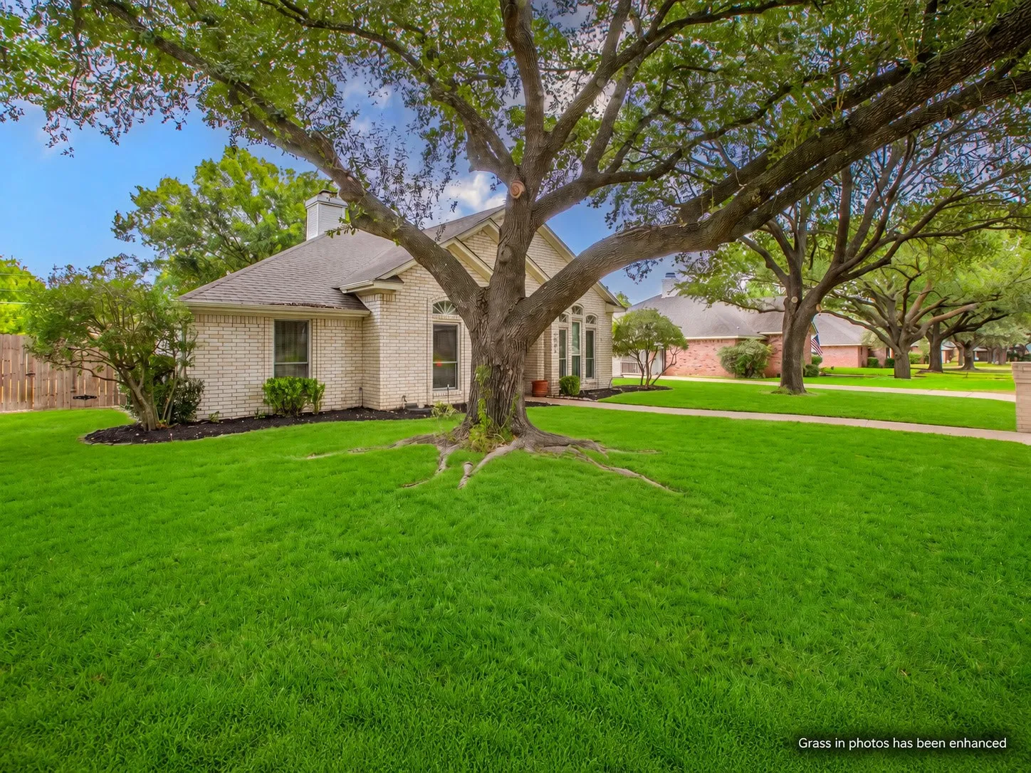 Single Family Residence For Sale in Mc Lennan County , 9505 Lost Trails Drive, Waco, Texas 76712, 4 Bedroom, 3 Bathroom, 2 Garage spaces, 2,335 Sqft, built in 1992, mls#21395158, Real Estate Agent in Waco, Homes For Sale in Mc Lennan county, Homes For Sale in Waco, Realtor in Waco Texas, Real Estate Brokerage Independent Realty Texas, Luminita Cordes Realtor