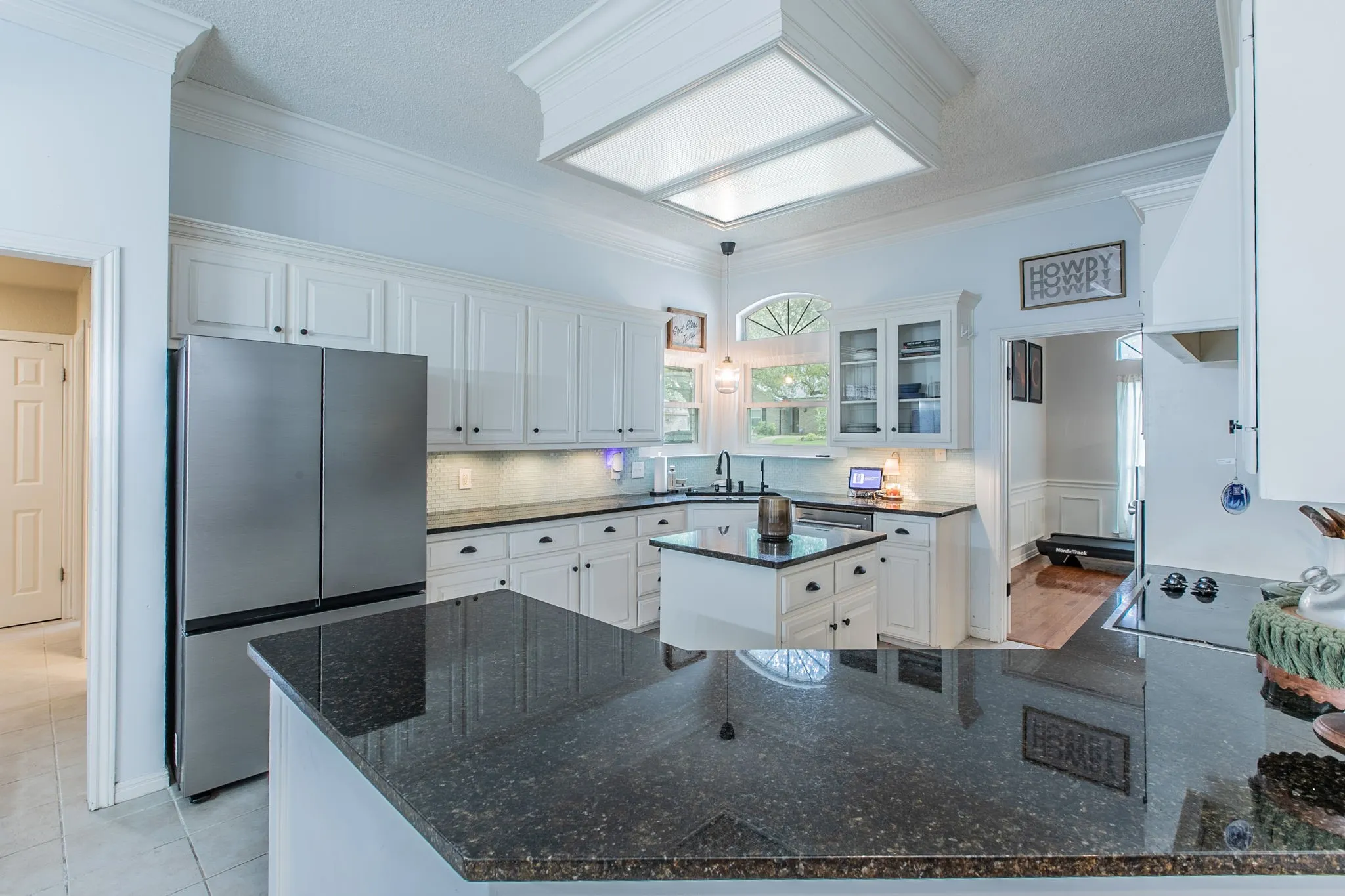 Single Family Residence For Sale in Mc Lennan County , 9505 Lost Trails Drive, Waco, Texas 76712, 4 Bedroom, 3 Bathroom, 2 Garage spaces, 2,335 Sqft, built in 1992, mls#21395158, Real Estate Agent in Waco, Homes For Sale in Mc Lennan county, Homes For Sale in Waco, Realtor in Waco Texas, Real Estate Brokerage Independent Realty Texas, Luminita Cordes Realtor