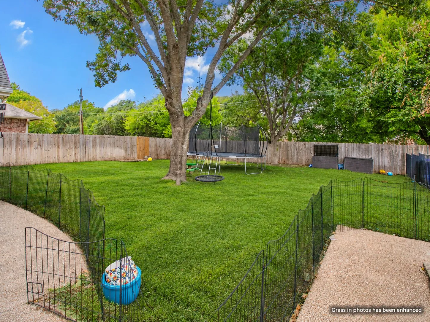 Single Family Residence For Sale in Mc Lennan County , 9505 Lost Trails Drive, Waco, Texas 76712, 4 Bedroom, 3 Bathroom, 2 Garage spaces, 2,335 Sqft, built in 1992, mls#21395158, Real Estate Agent in Waco, Homes For Sale in Mc Lennan county, Homes For Sale in Waco, Realtor in Waco Texas, Real Estate Brokerage Independent Realty Texas, Luminita Cordes Realtor