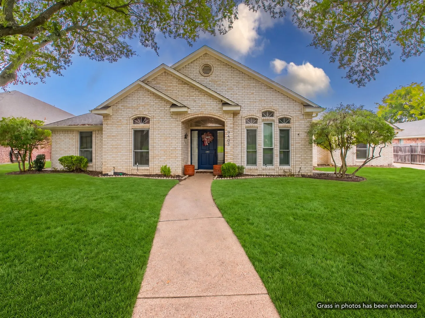 Single Family Residence For Sale in Mc Lennan County , 9505 Lost Trails Drive, Waco, Texas 76712, 4 Bedroom, 3 Bathroom, 2 Garage spaces, 2,335 Sqft, built in 1992, mls#21395158, Real Estate Agent in Waco, Homes For Sale in Mc Lennan county, Homes For Sale in Waco, Realtor in Waco Texas, Real Estate Brokerage Independent Realty Texas, Luminita Cordes Realtor